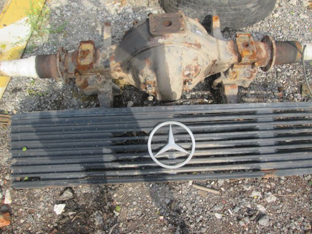 27485 Mercedes 2219L 6x2 решётка радиатора 3817500502