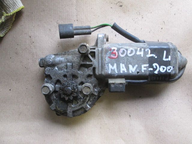 Моторчик стеклоподъемника правый ман 0130821074 MAH MAN F2000