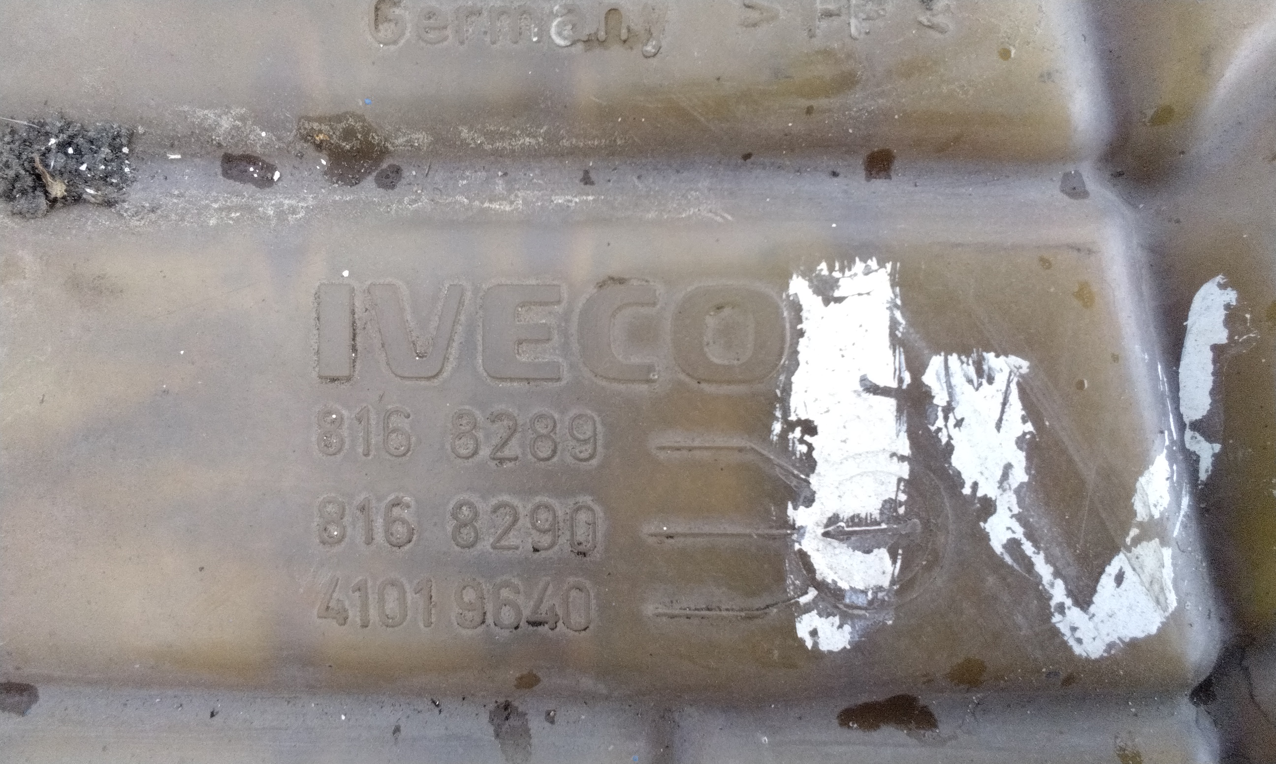 7525 Бачок расширительный радиатора 41019640 8168290 8168298 IVECO EuroTech Trakker ивеко