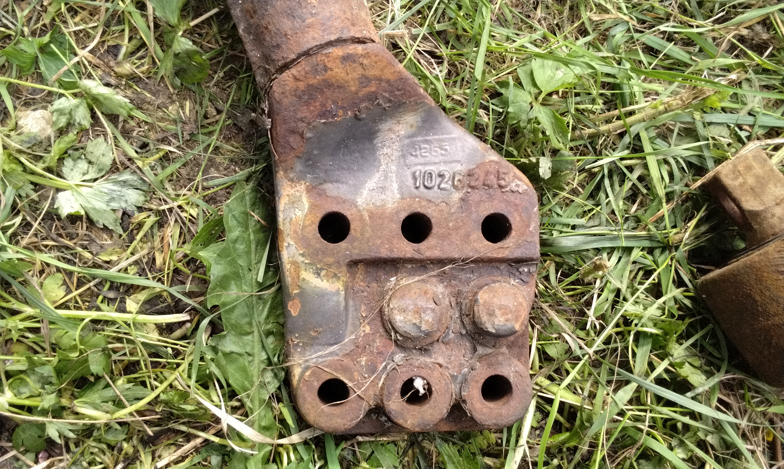 24078  1026246 1026245 505304  Кронштейн реактивной тяги  ленивца Volvo F12