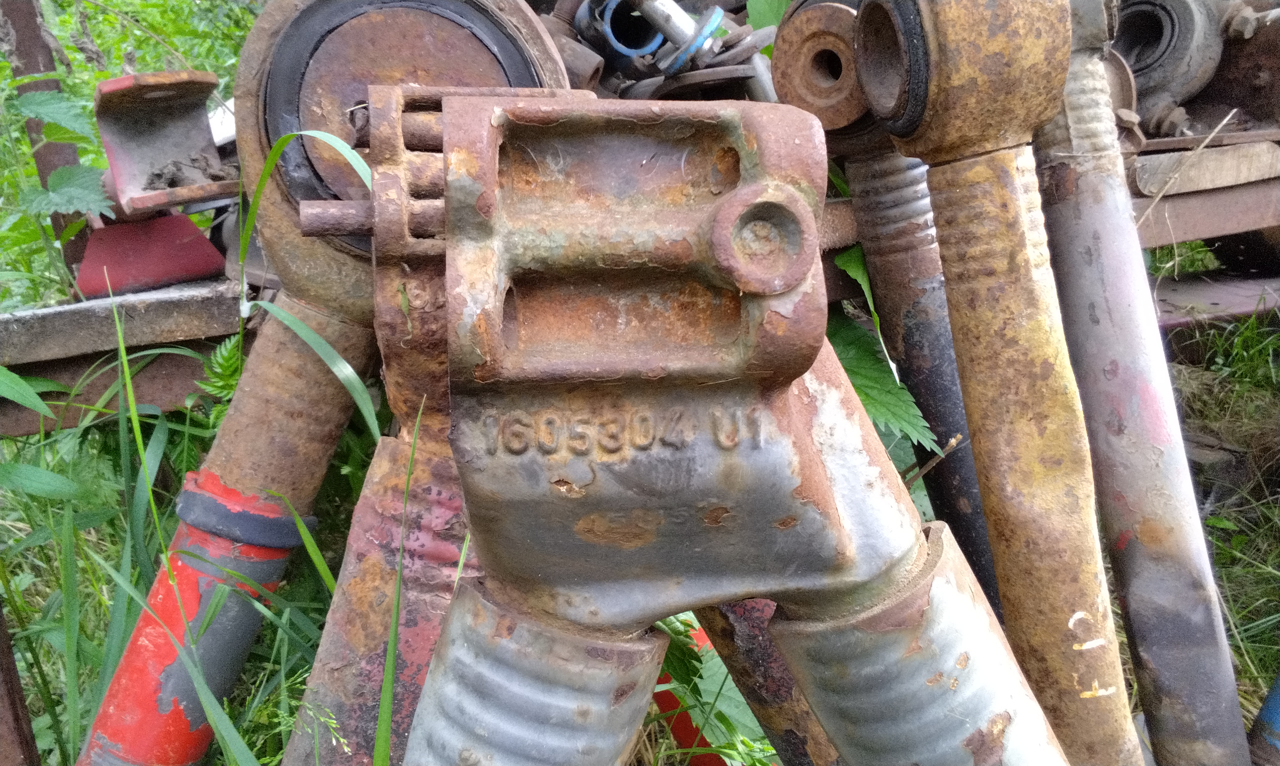 24078  1026246 1026245 505304  Кронштейн реактивной тяги  ленивца Volvo F12