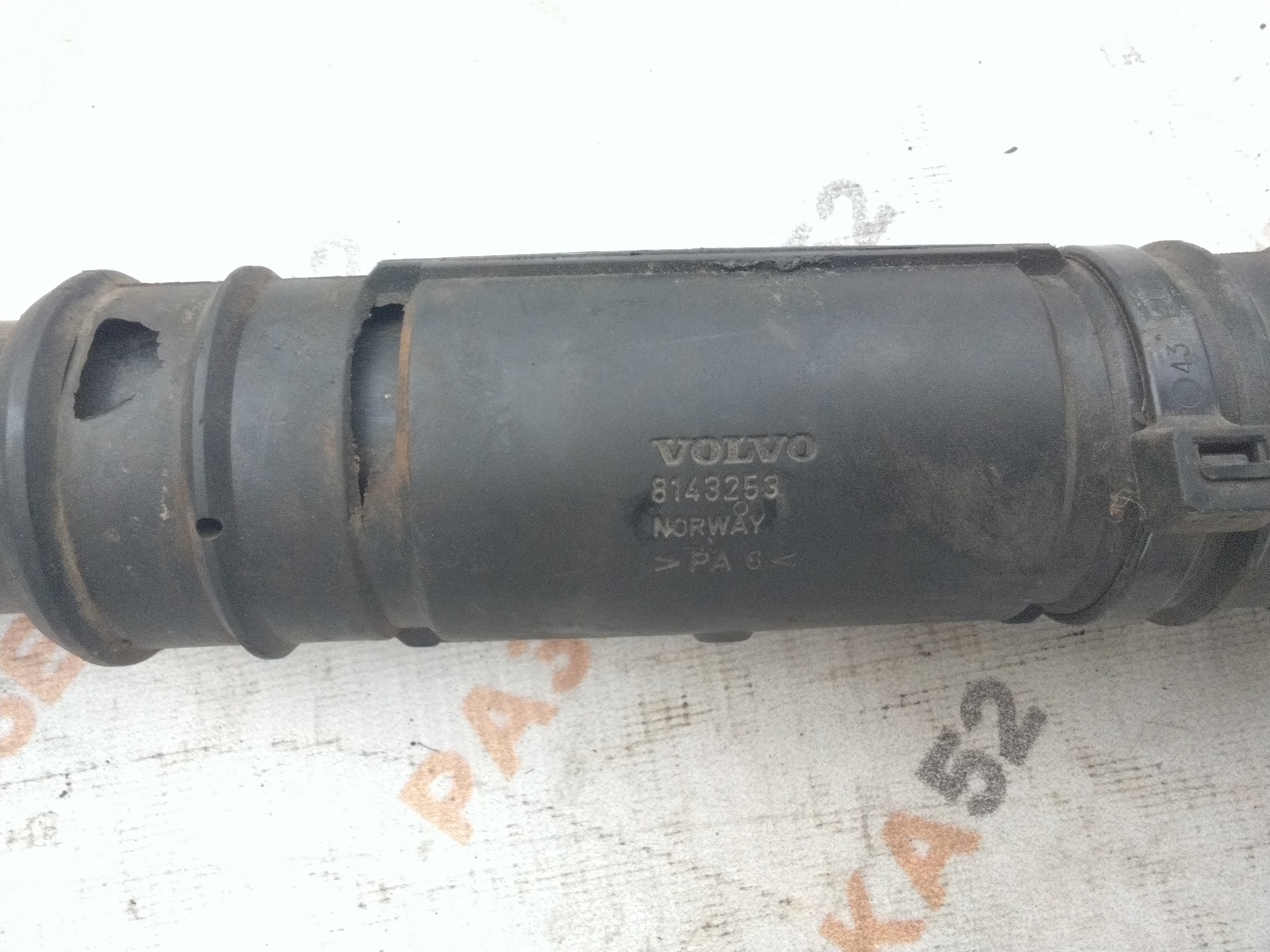 Рулевой карданчик вольво 8143253  Volvo FH12 D12A