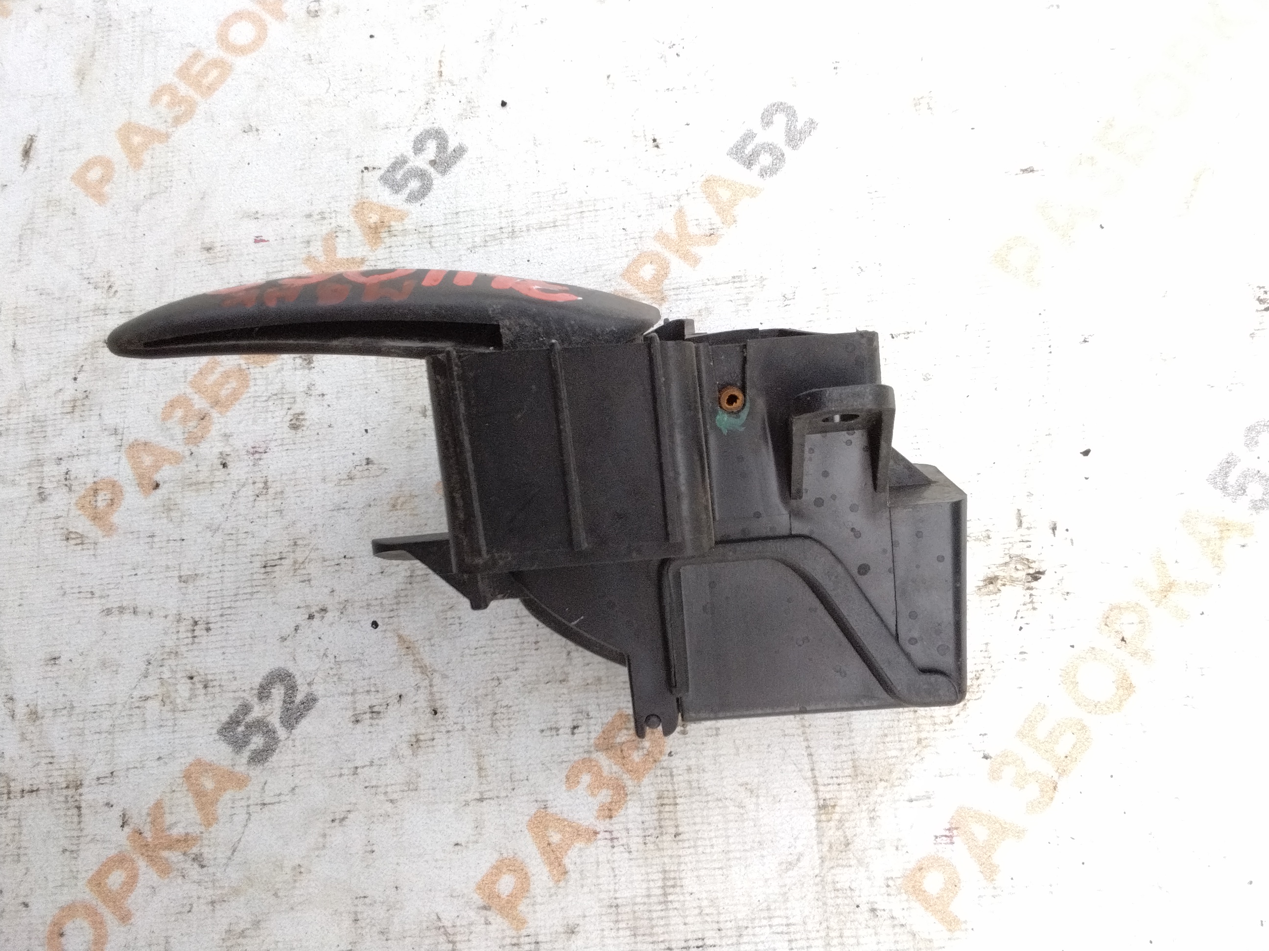 34105 Ручка двери внутренняя правая 6020156 Мерседес Аксор Mercedes AXOR евро5 2012