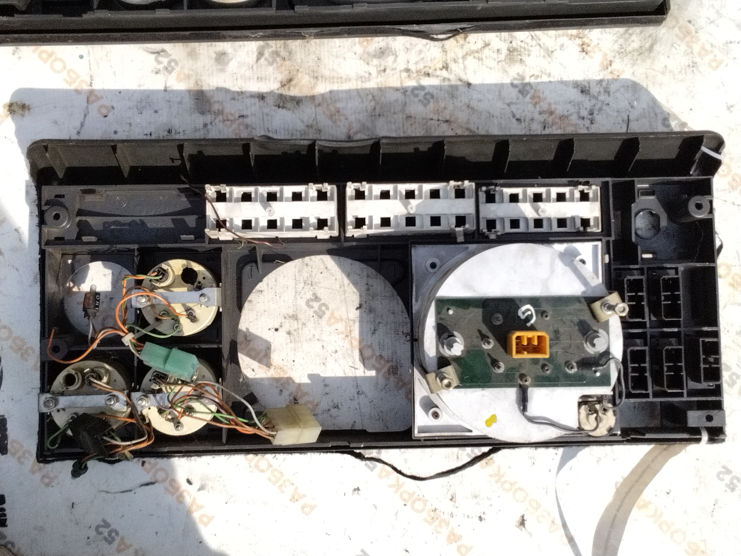 Панель приборов комбинация ивеко евротех IVECO EuroTech 8143481 98473177 98472688 8143498