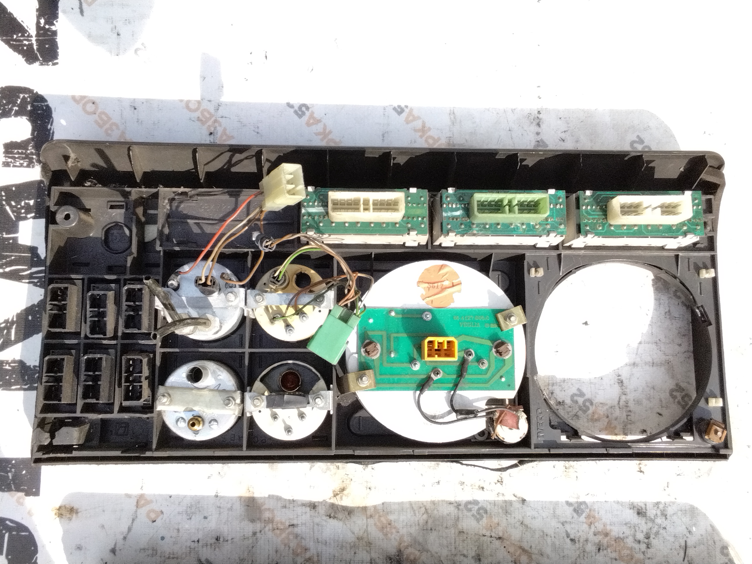 Панель приборов комбинация ивеко евротех IVECO EuroTech 8143481 98473177 98472688 8143498