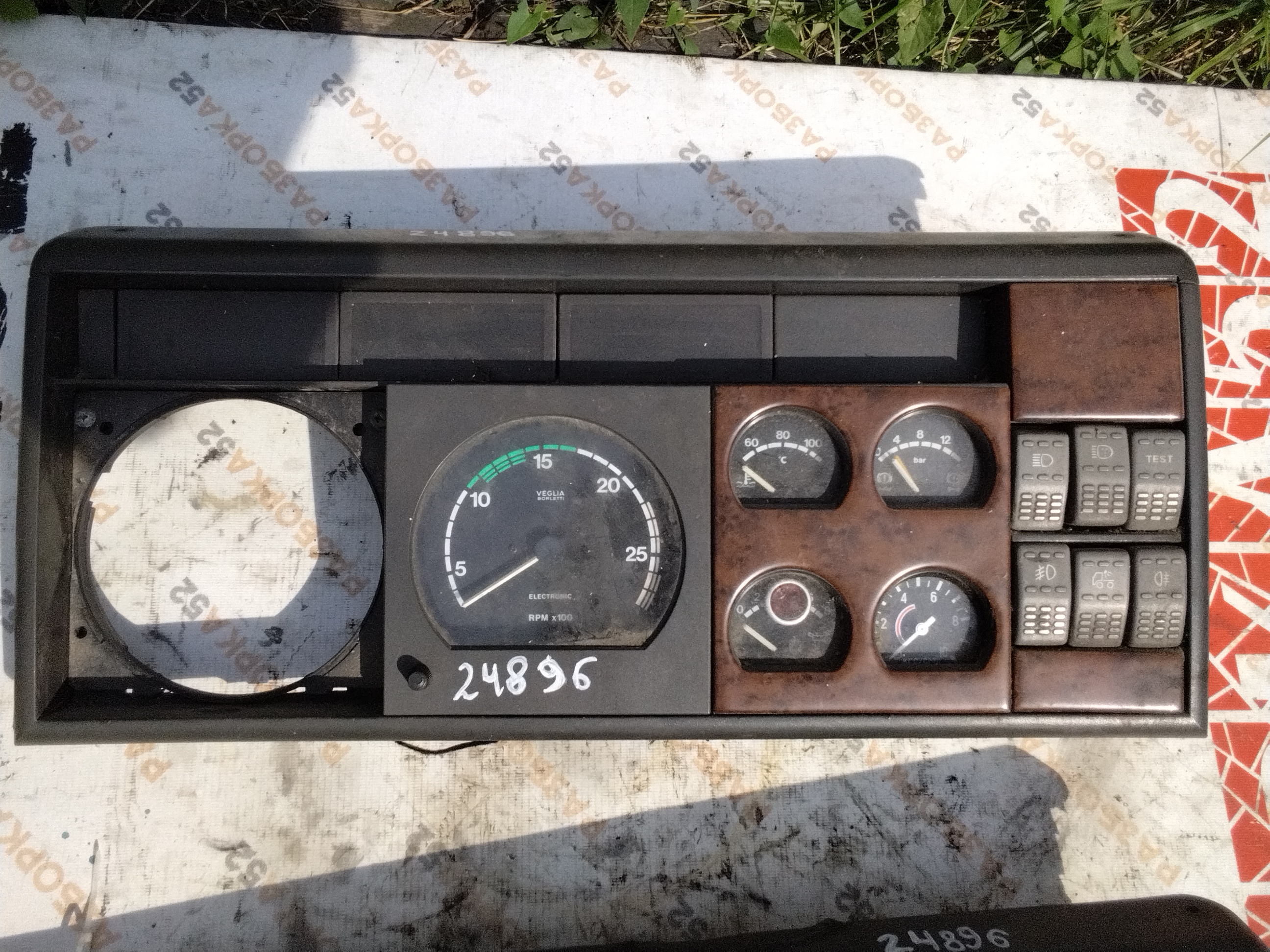 Панель приборов комбинация ивеко евротех IVECO EuroTech 8143481 98473177 98472688 8143498