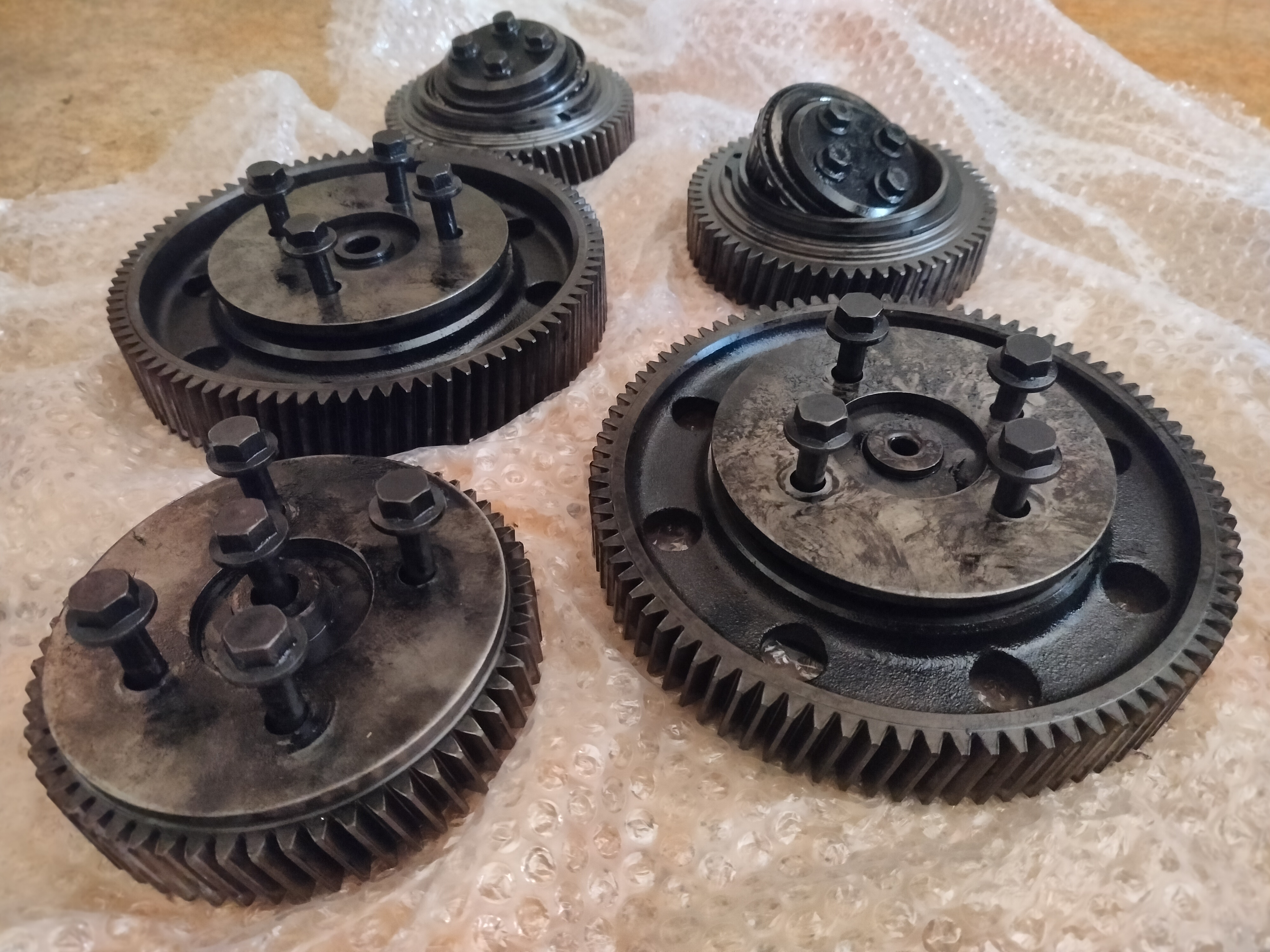 Комплект шестерëн двигателя VOLVO FH12 D12A 1677839 1677841 1677843 1677844 1677841