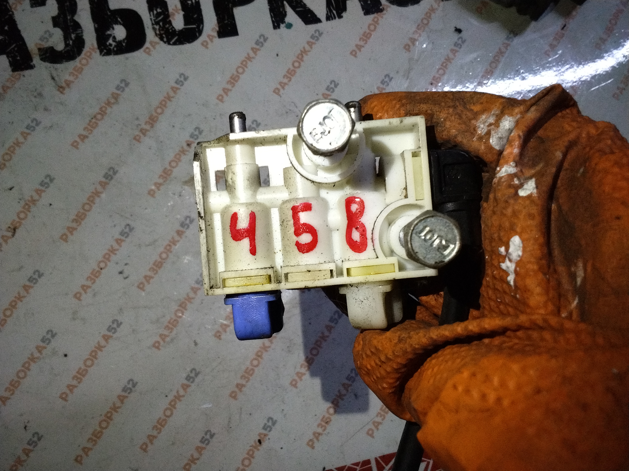 Пневмоклапан сиденья Исри ISRI 45583 921812 Daf, Men, Scania, Volvo, Renault, Iveco, Mercedes