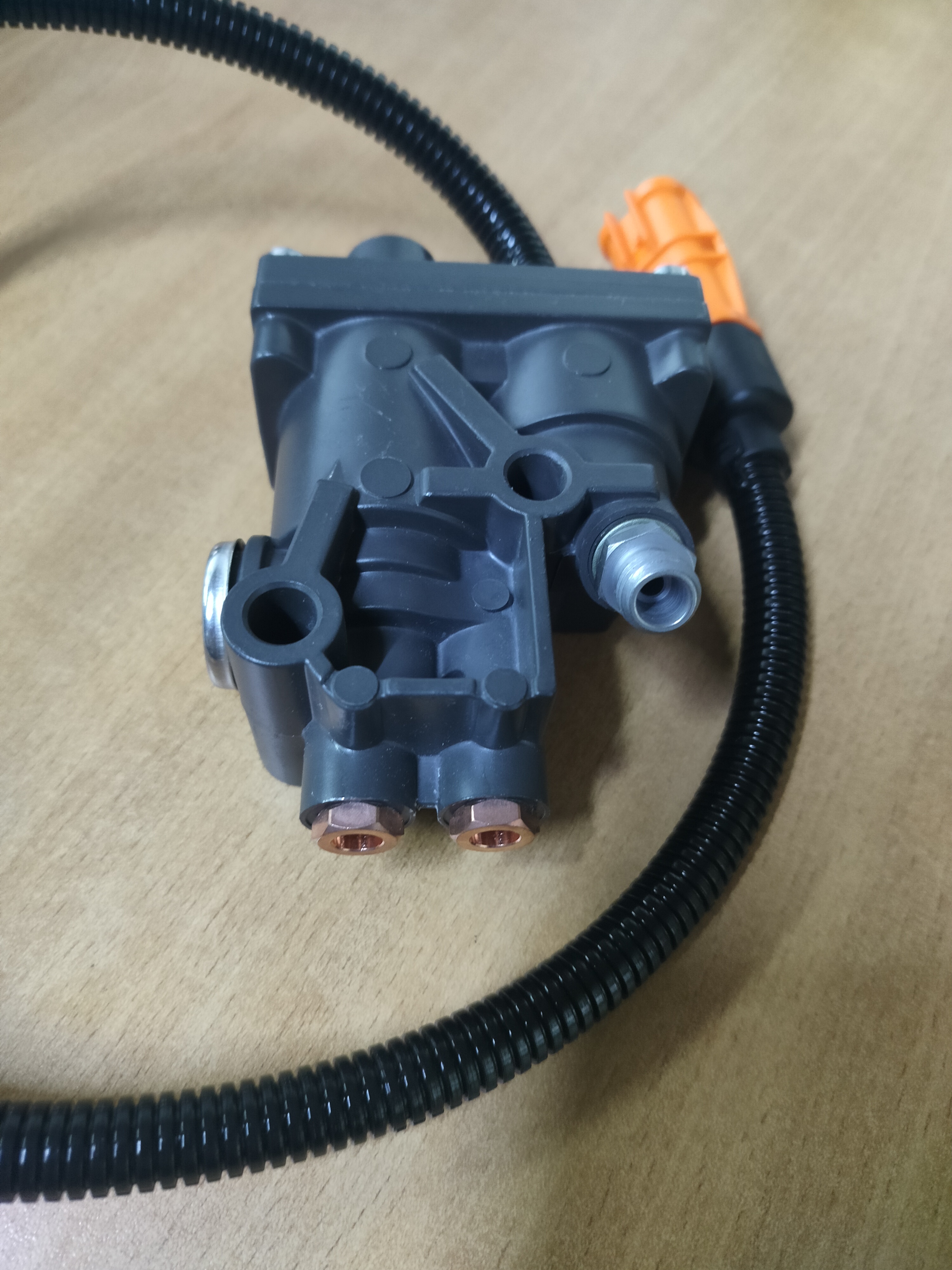Клапан горного тормоза MAN TGA  TGX TGS D2066 D2676 81156106011 51521600002 51259020125