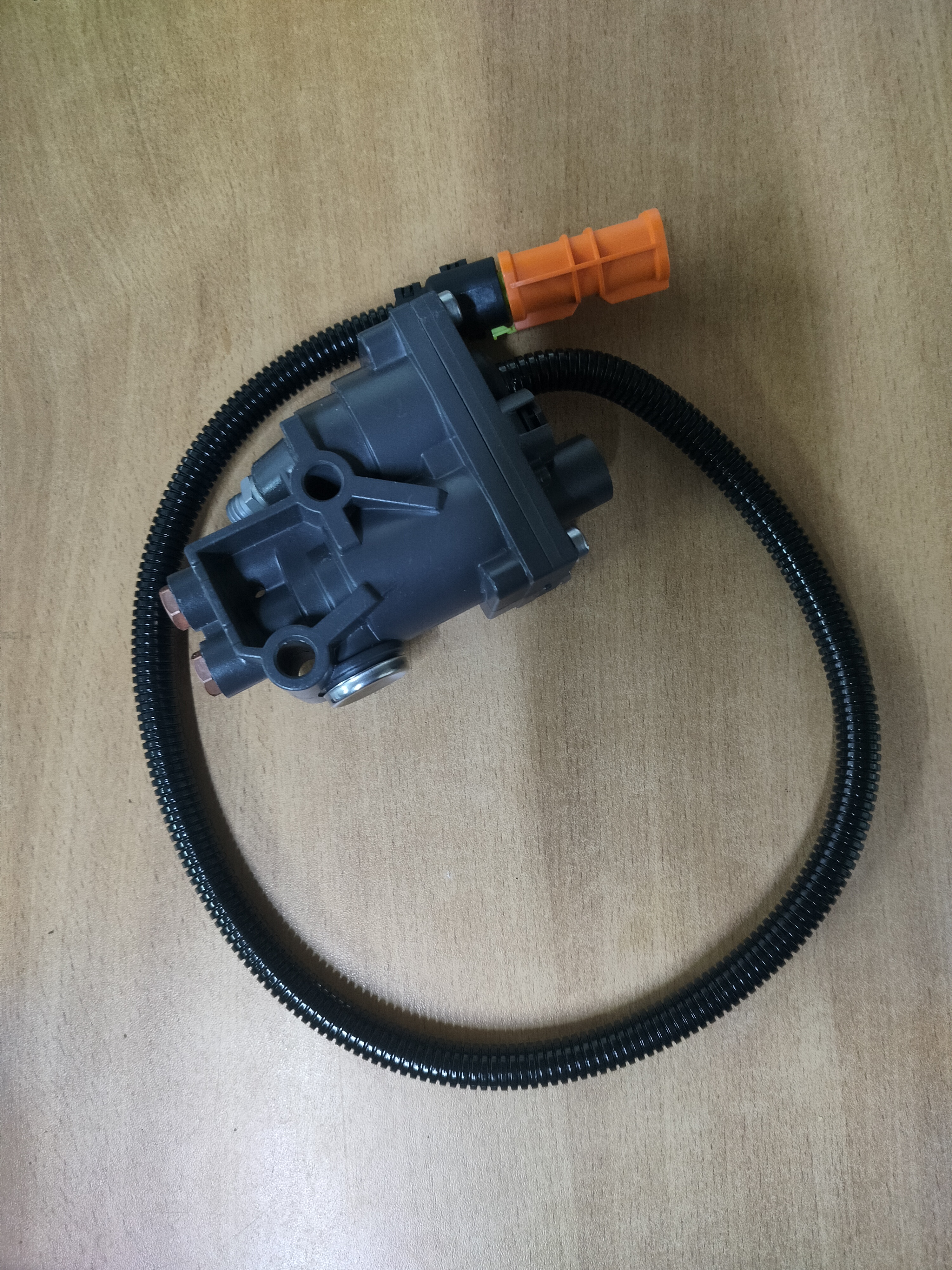 Клапан горного тормоза MAN TGA  TGX TGS D2066 D2676 81156106011 51521600002 51259020125