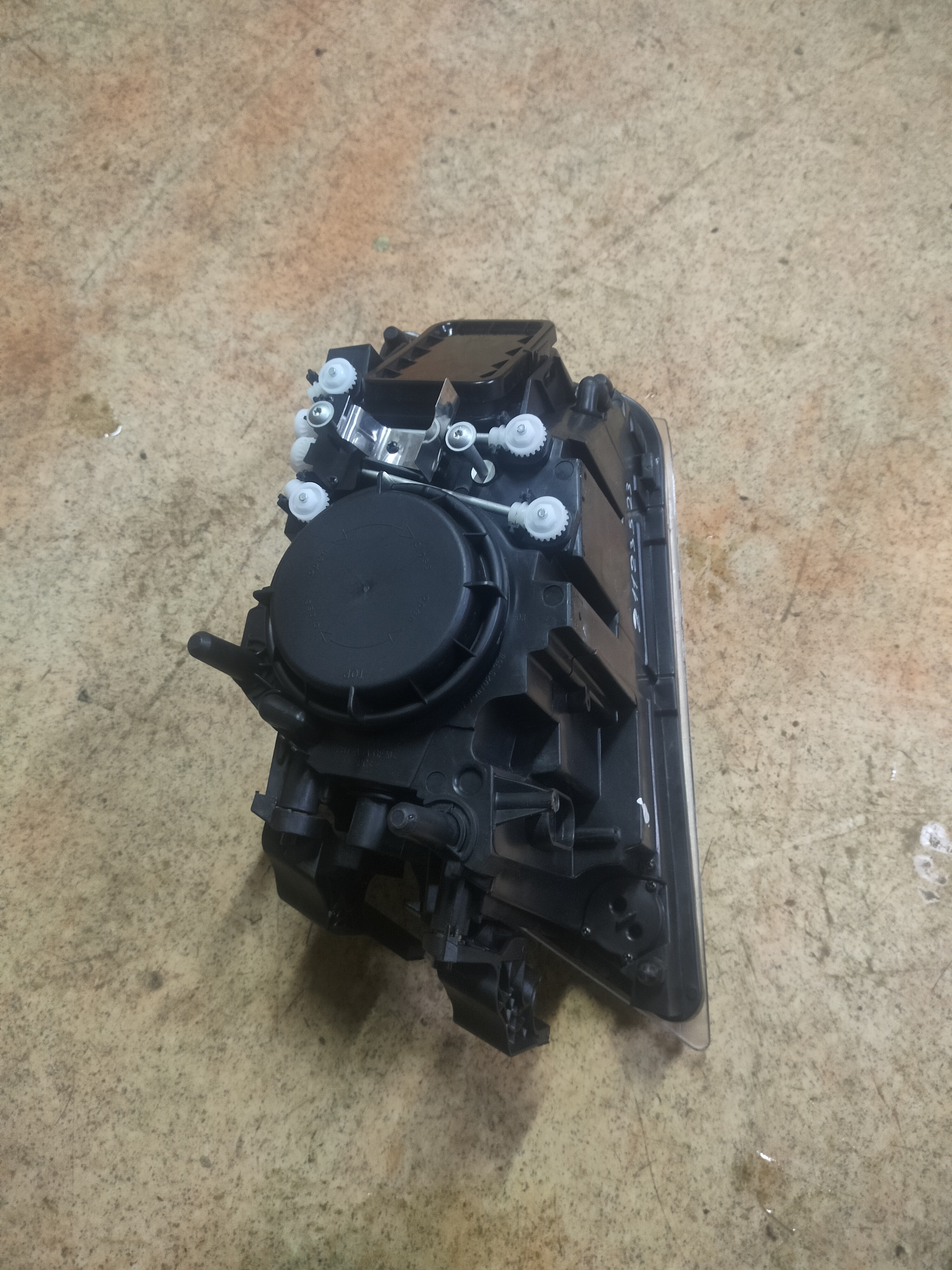 Фара левая VOLVO FH12 косая 21123523 21323101 21323108 82304599 21323129 21323114 82304599
