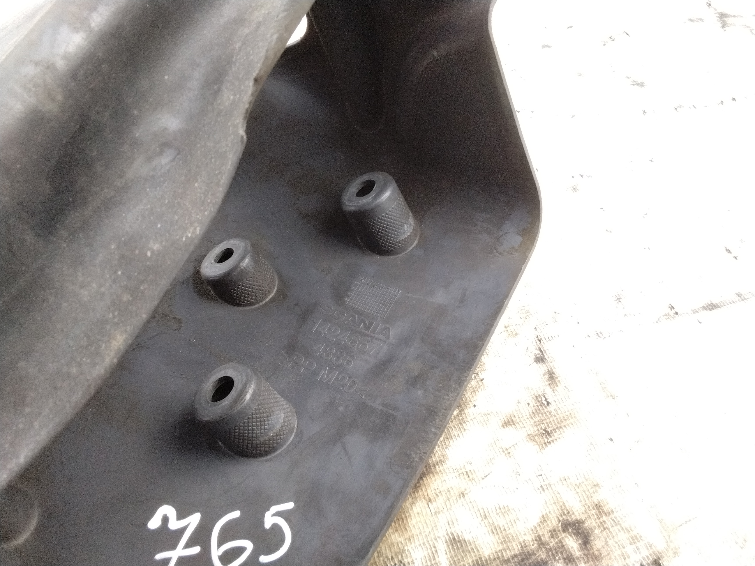 Кожух рулевой колонки Скания Scania 4-series 1999 1411495 2206 1424667 4386