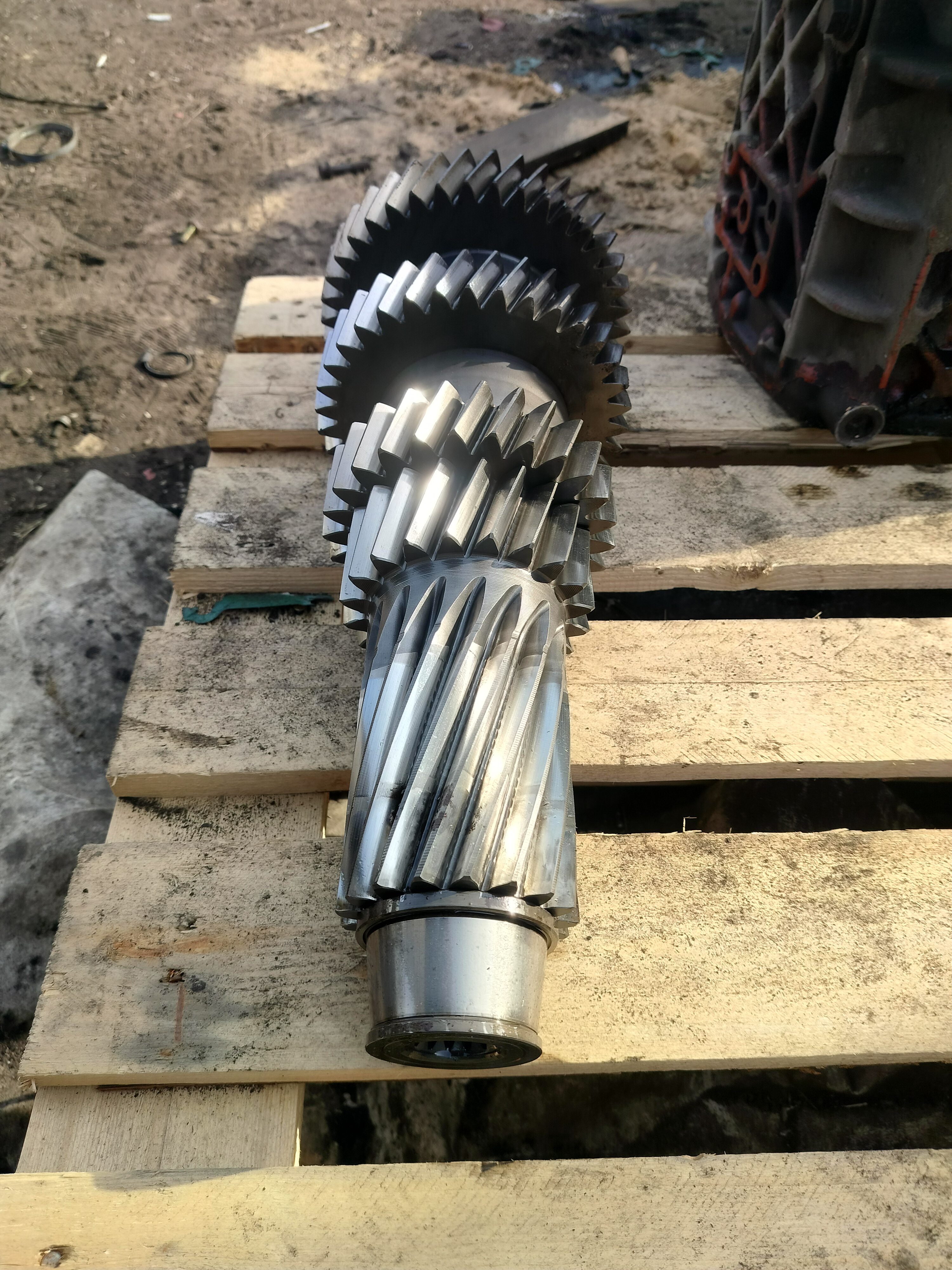 Вал КПП промежуточный ZF 16S151