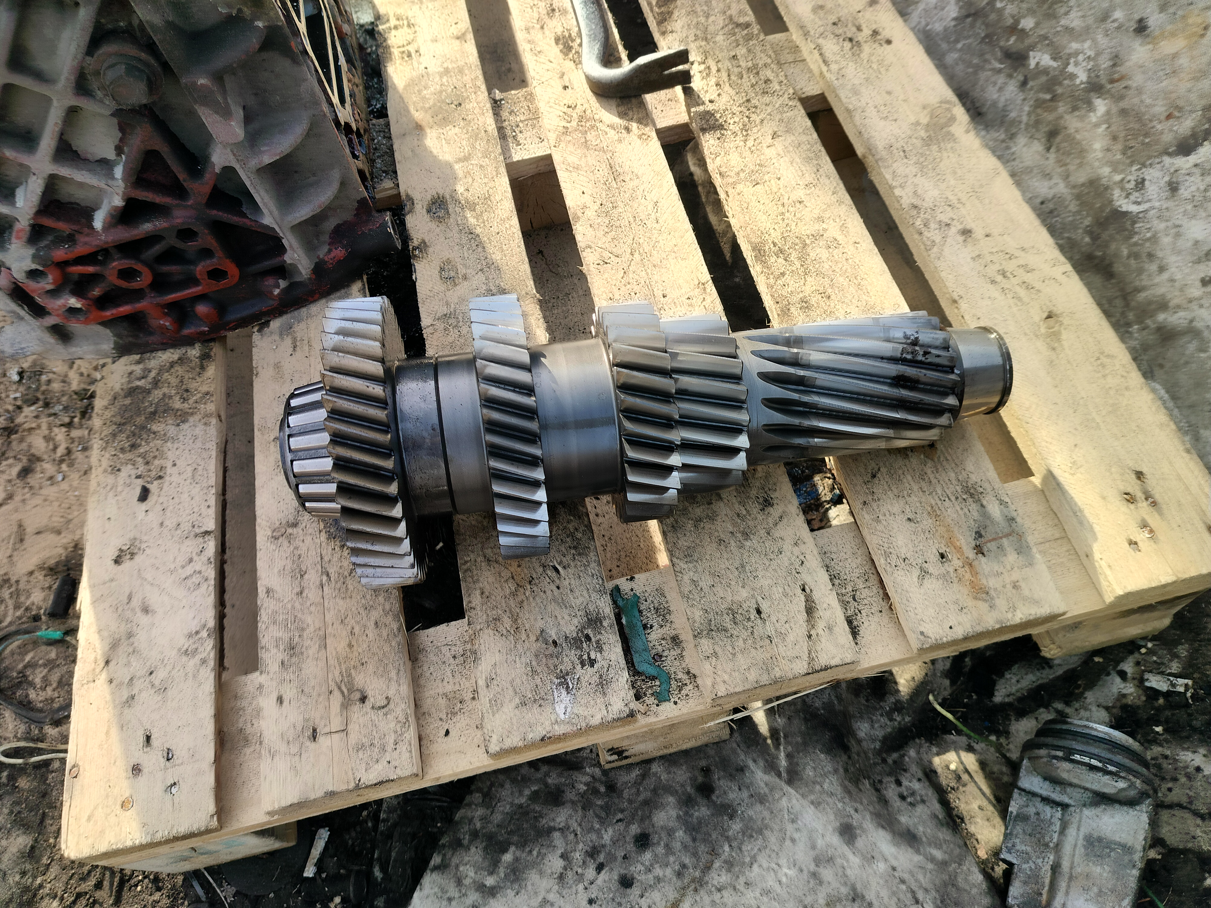 Вал КПП промежуточный ZF 16S151
