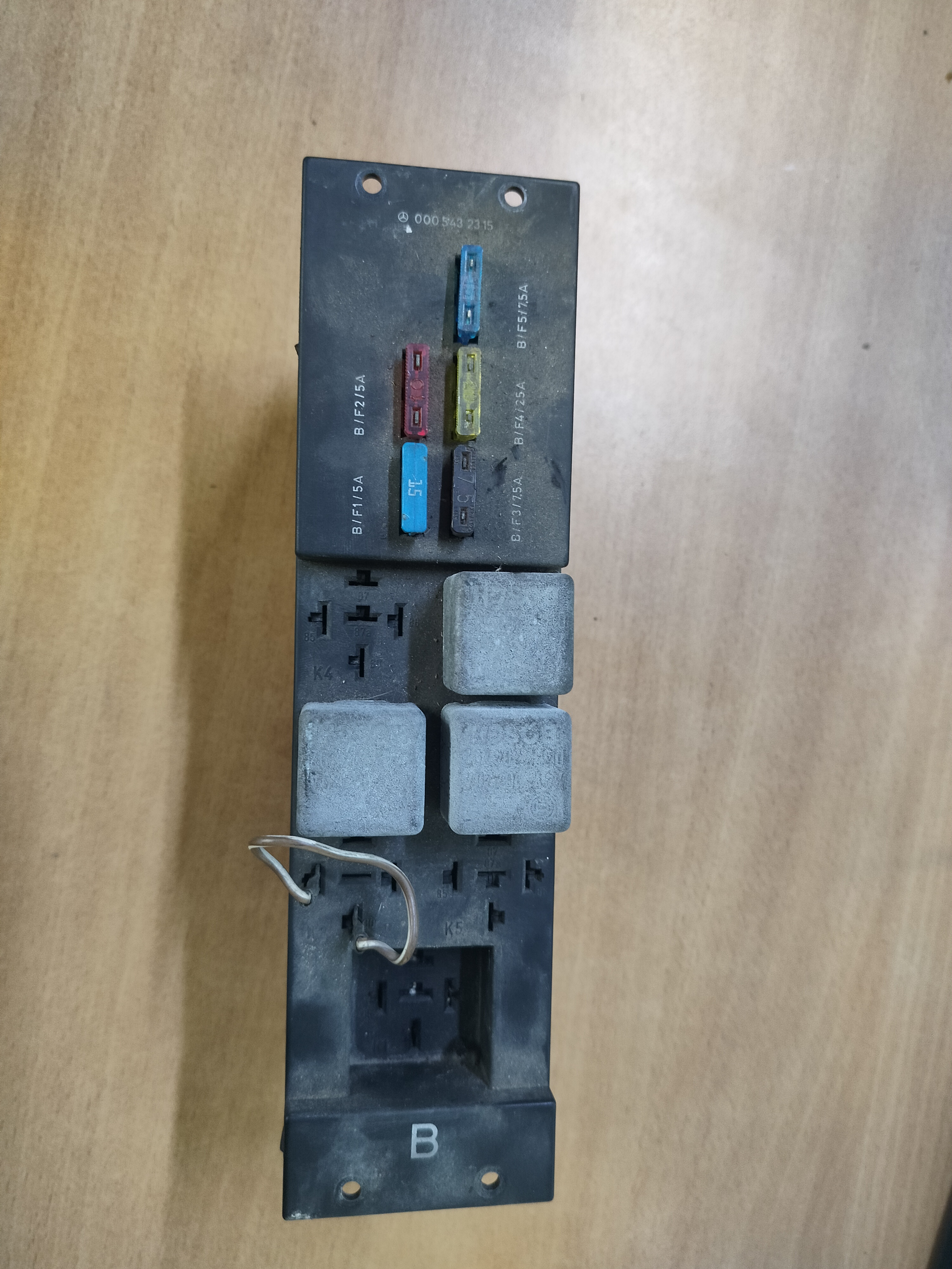 Блок предохранителей 0005430715 HELLA 5DF005562-01