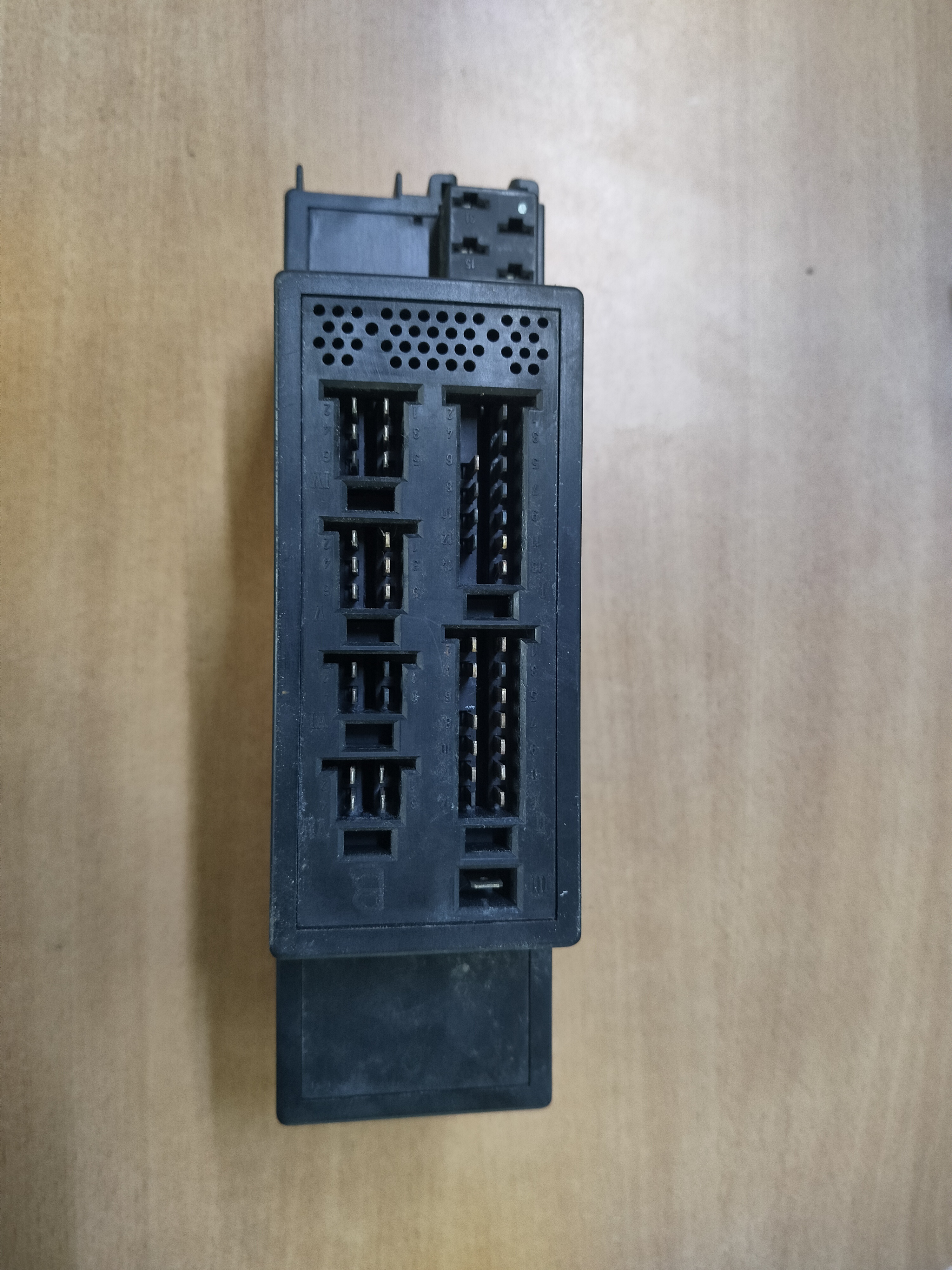 Блок предохранителей 0005430715 HELLA 5DF005562-01