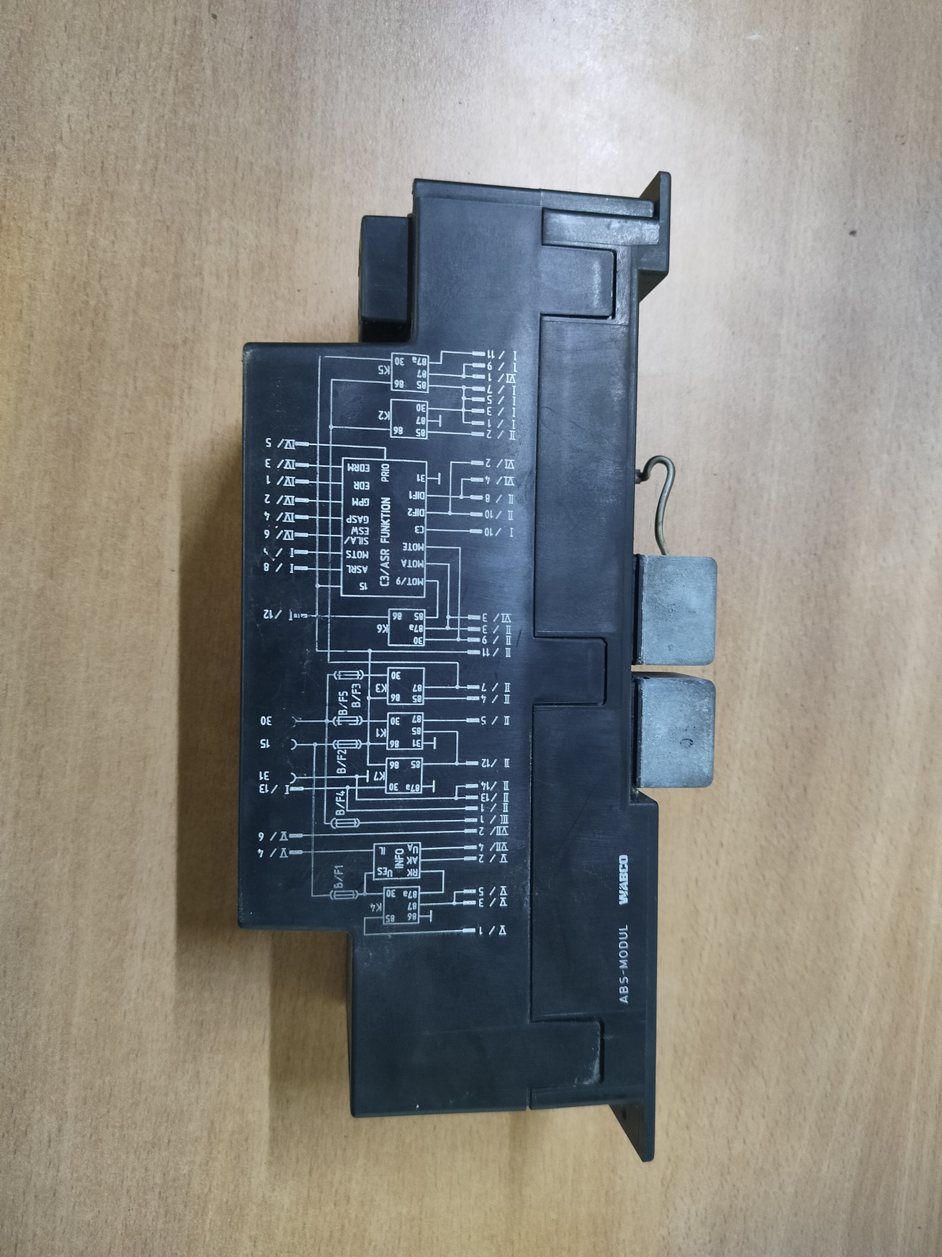 Блок предохранителей 0005430715 HELLA 5DF005562-01