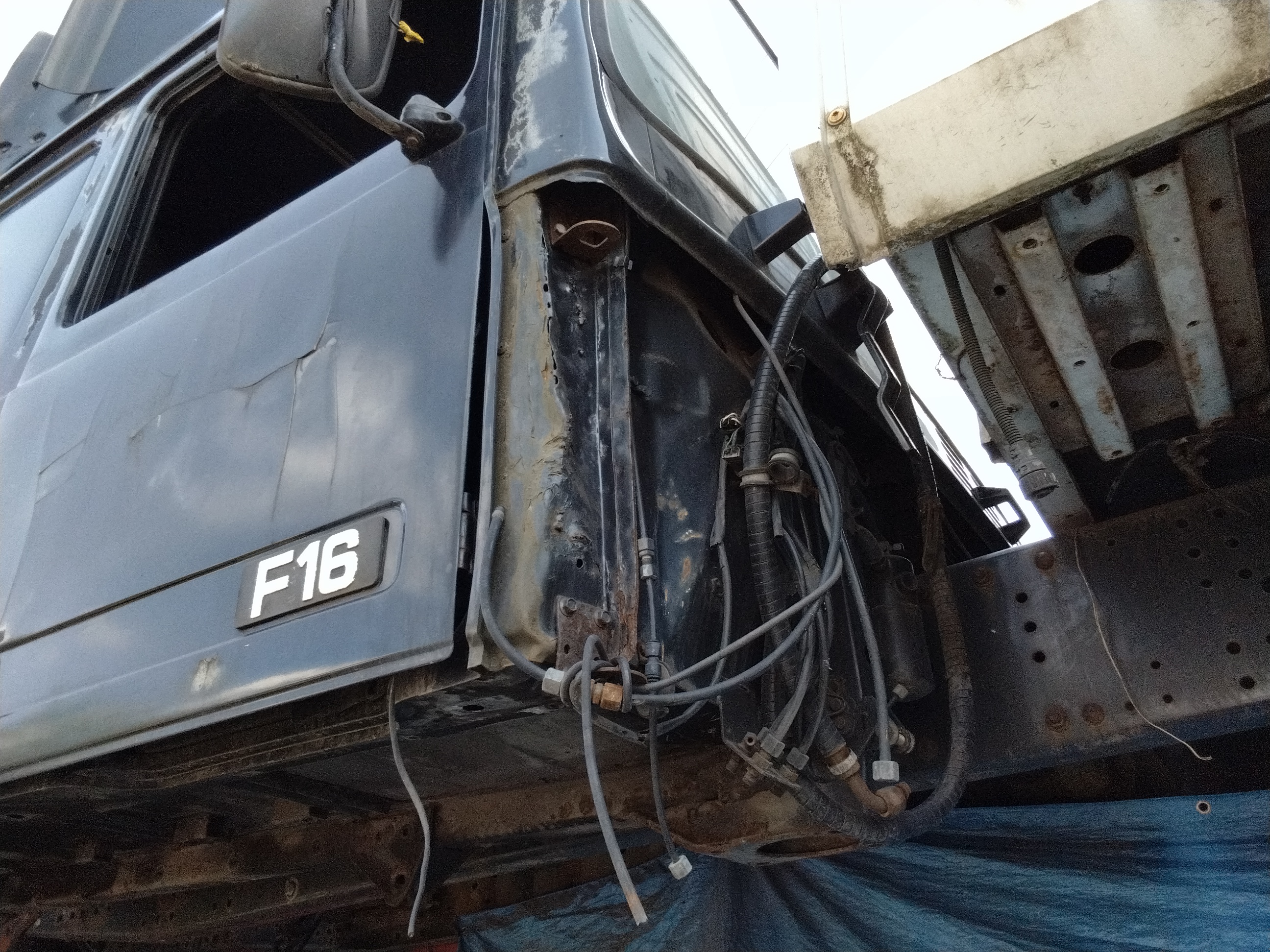 Каркас кабины бу VOLVO F16 чёрная