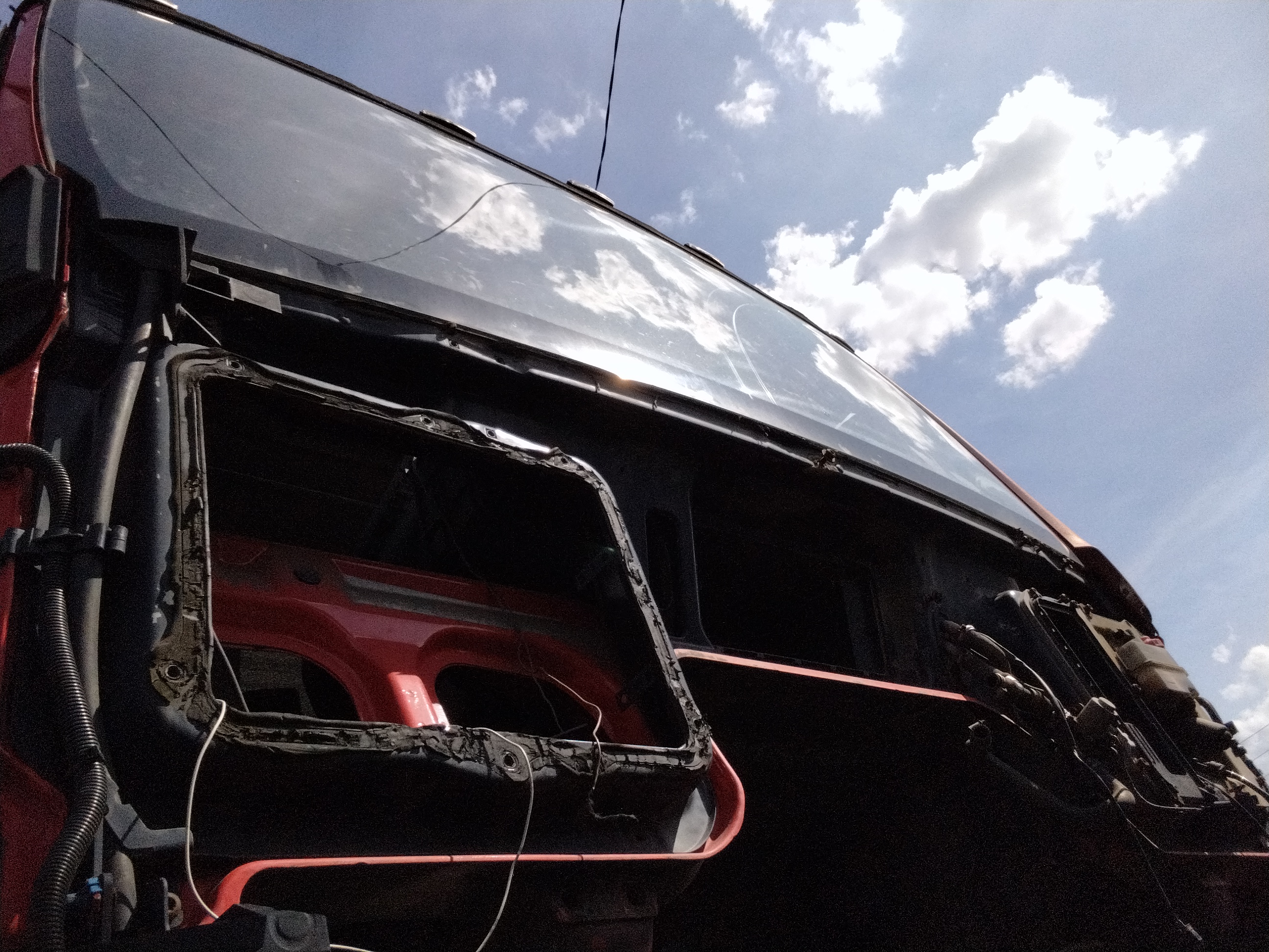 Кабина узкая бу красная в сборе Ман MAN TGA D2066 2007