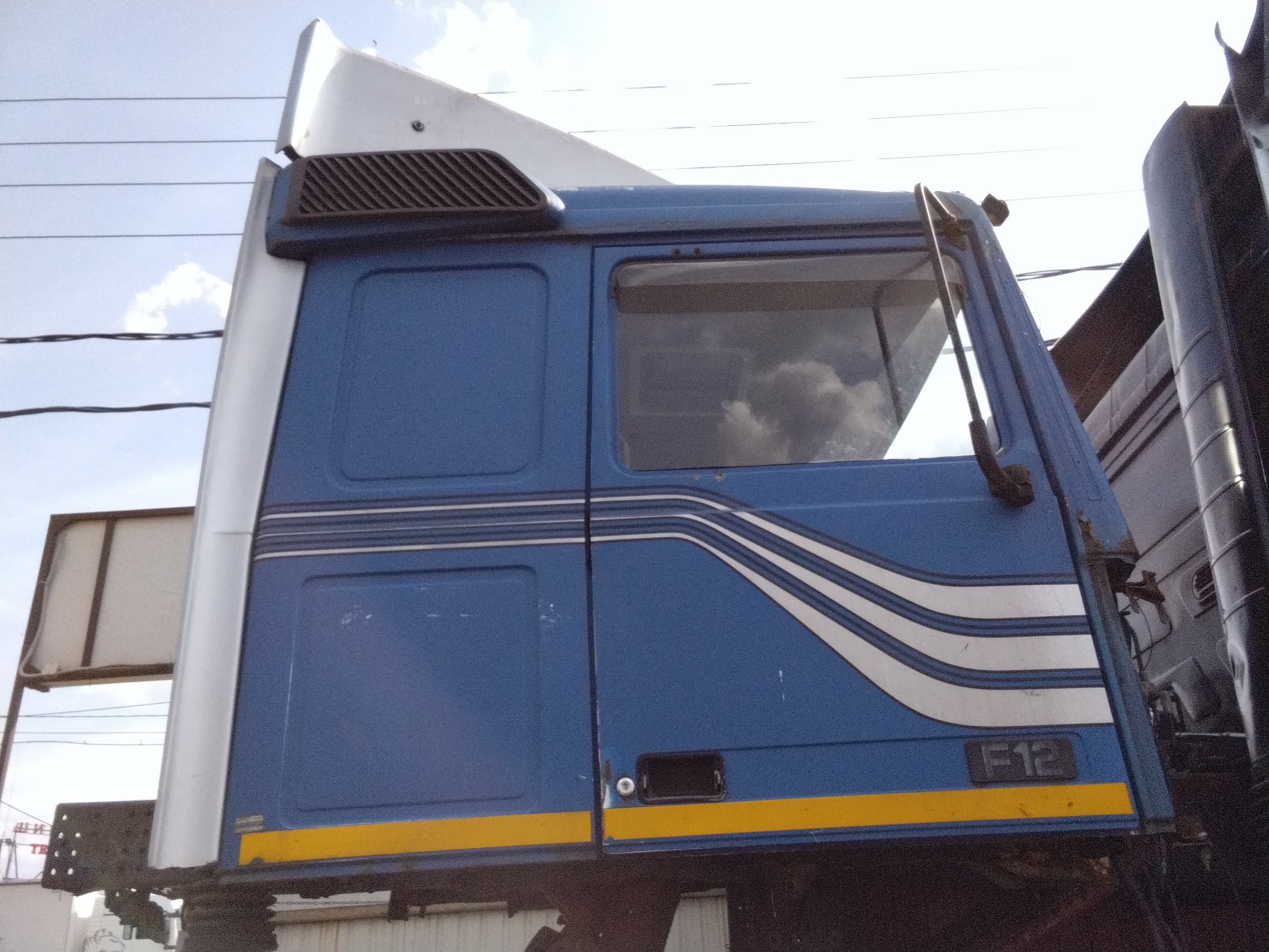 Каркас кабины бу VOLVO F12 синяя
