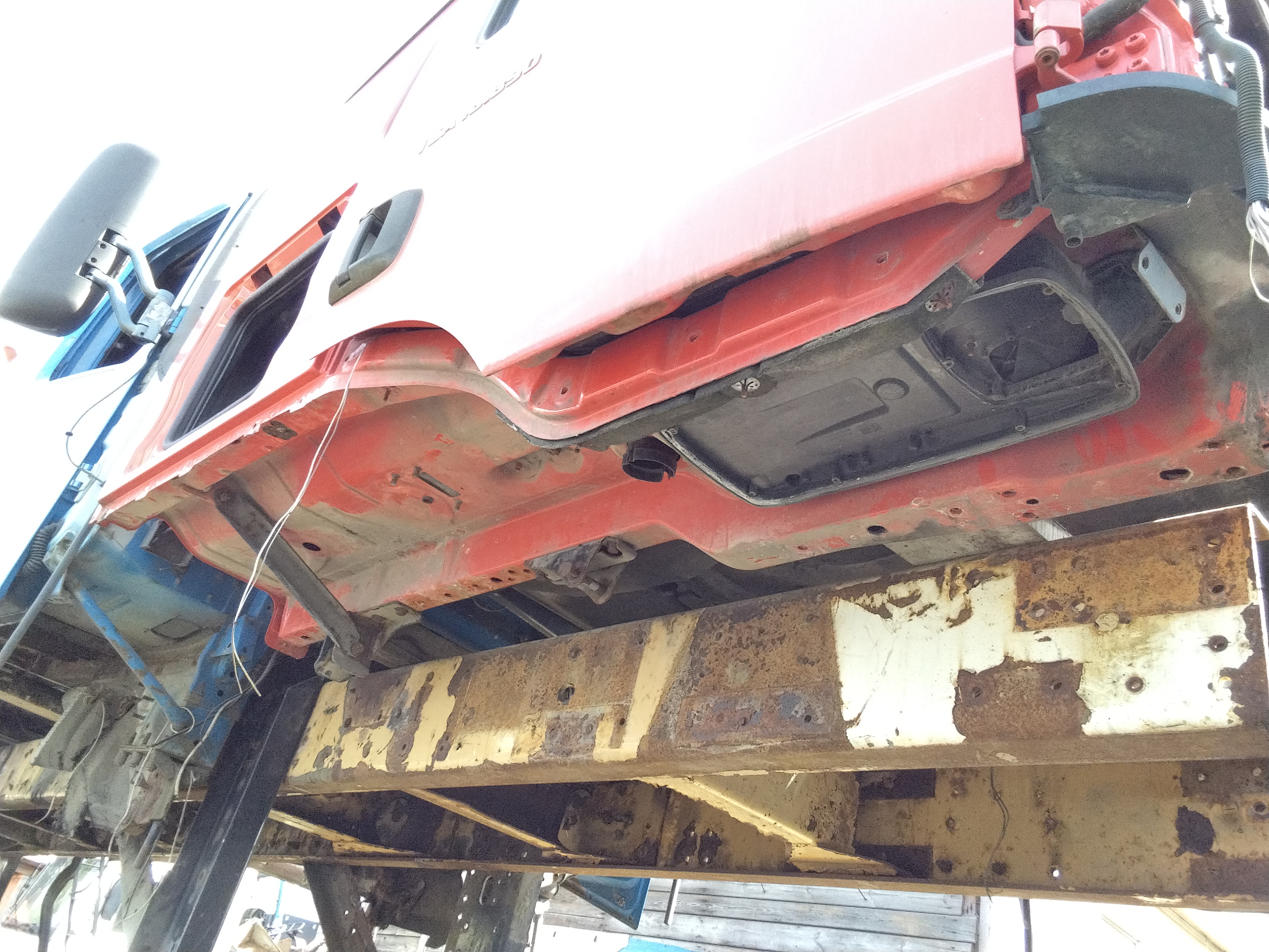 Кабина узкая бу красная в сборе Ман MAN TGA D2066 2007