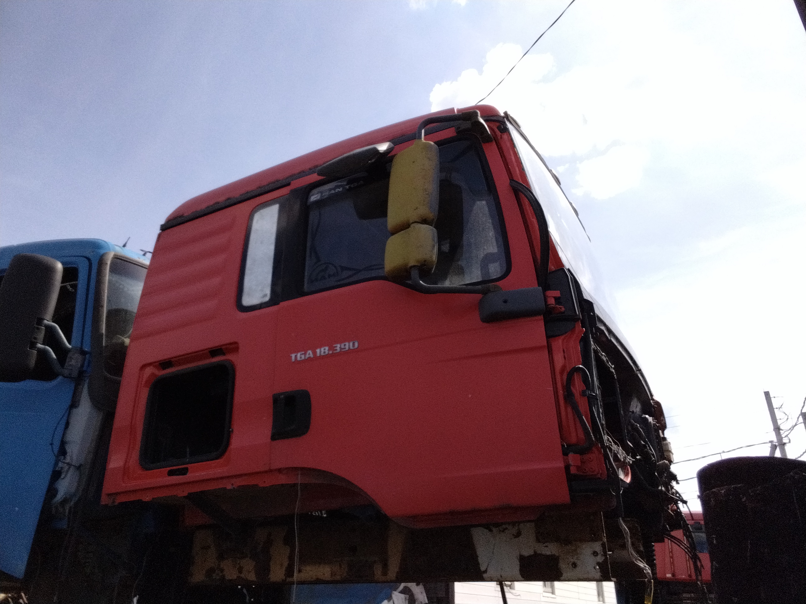 Кабина узкая бу красная в сборе Ман MAN TGA D2066 2007