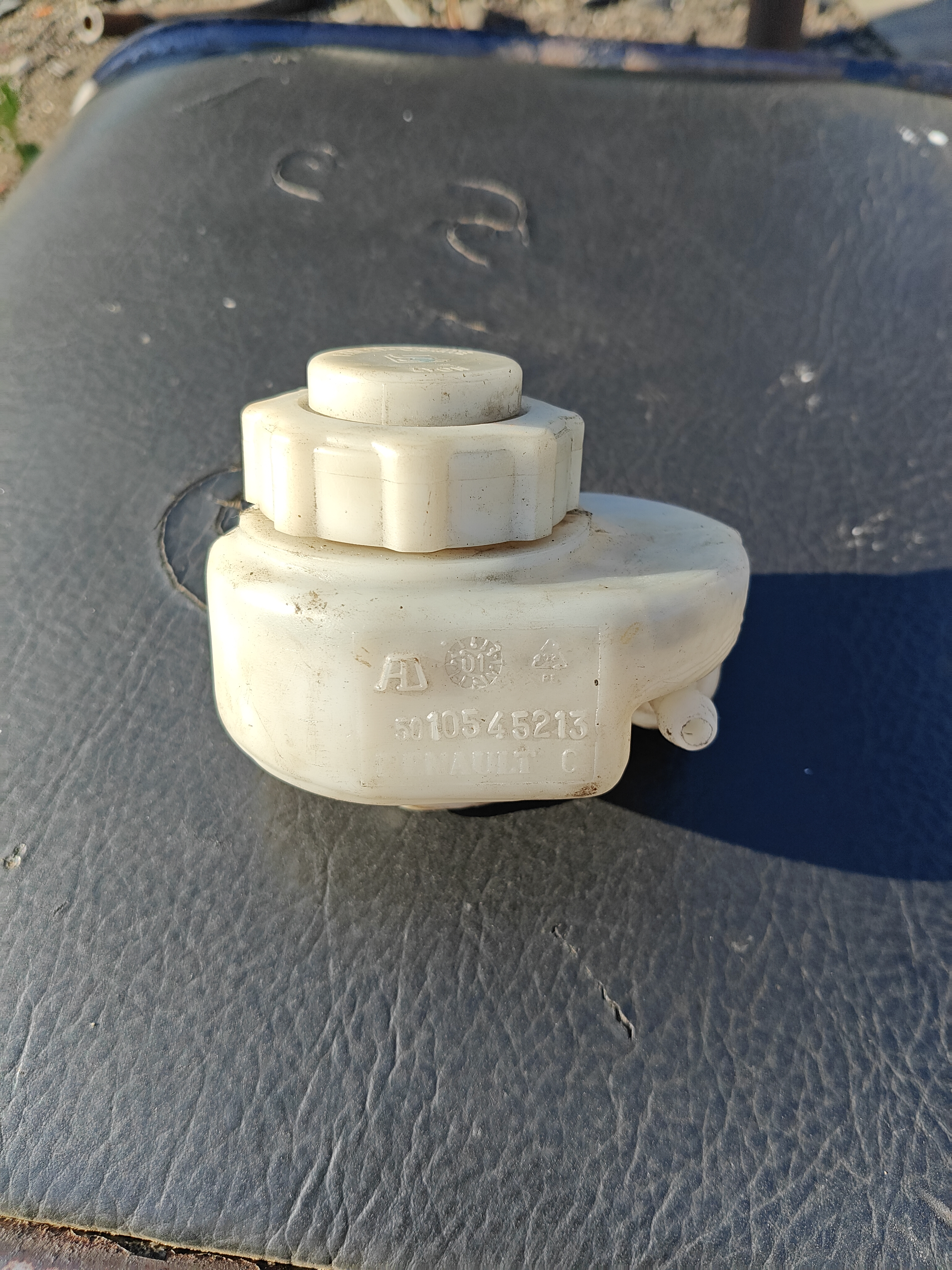 5010545213 RenaultтБачок главного цилиндра сцепления для Renault TRUCK Premium 1996-2004