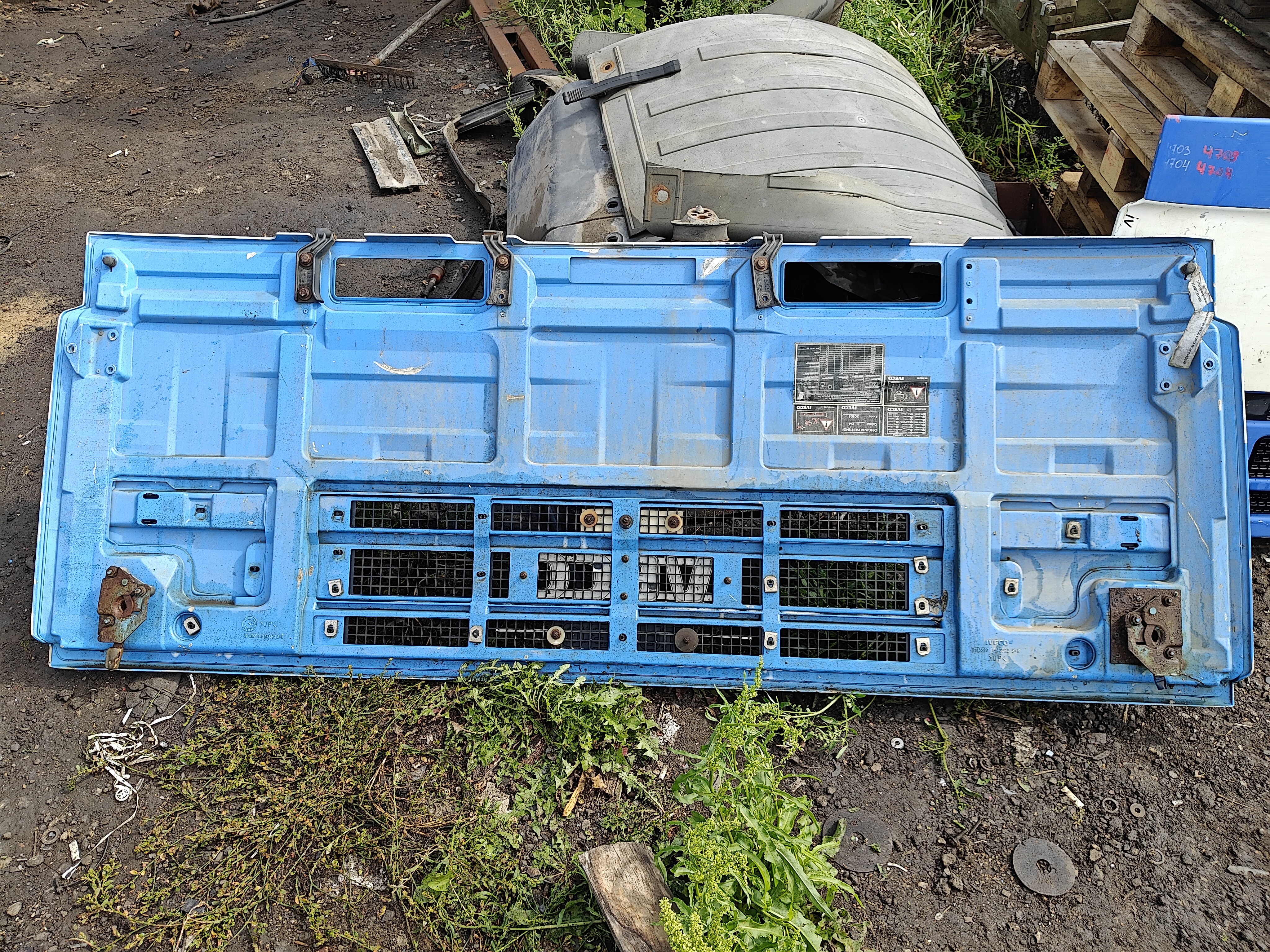 24701 капот решётка радиатора IVECO EURO TECH 8143899 8143892 8143891