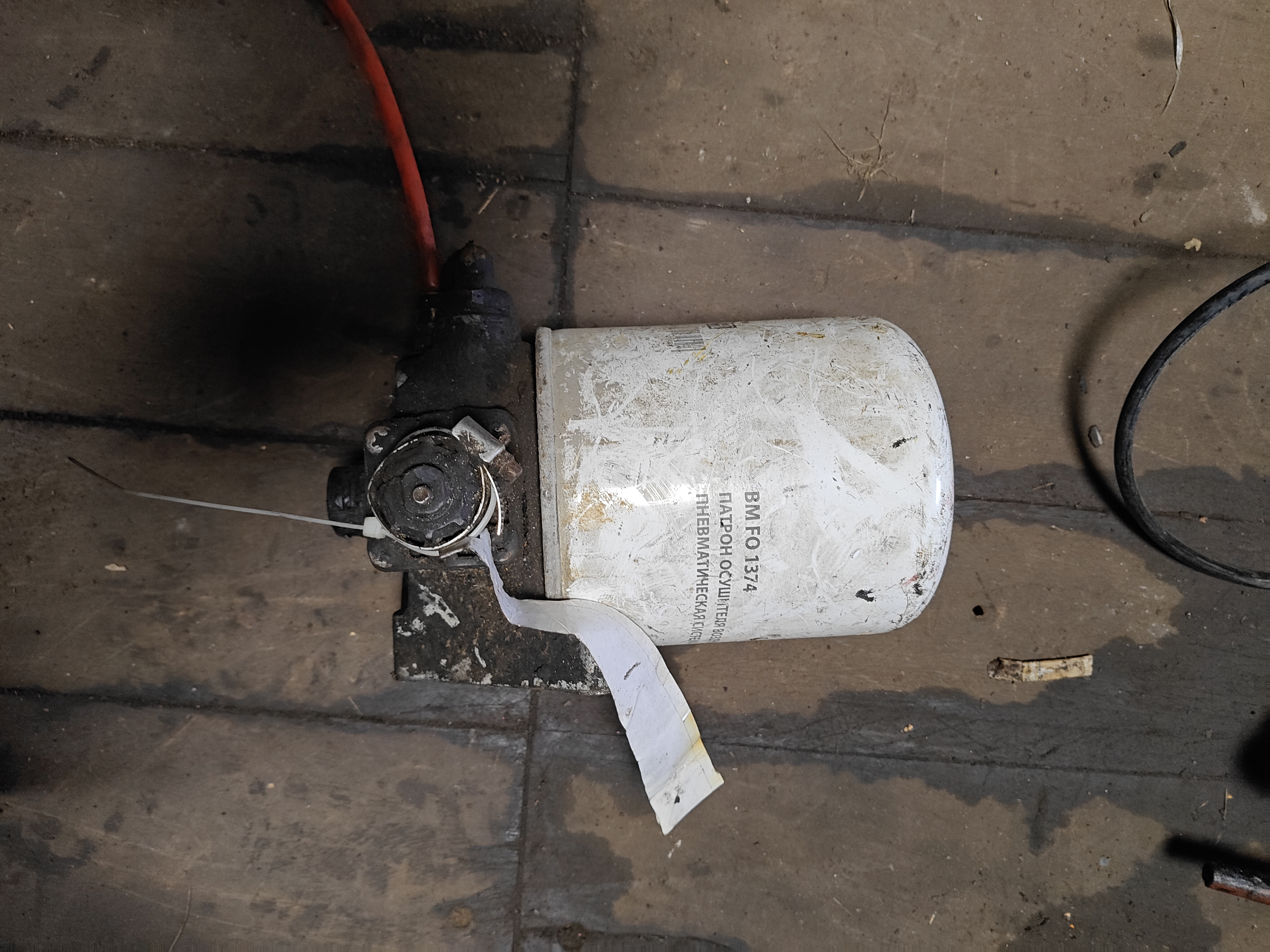 Осушитель воздуха вольво 1082030 8112337 8112336 3035101 3094804 Volvo F12 рессорная