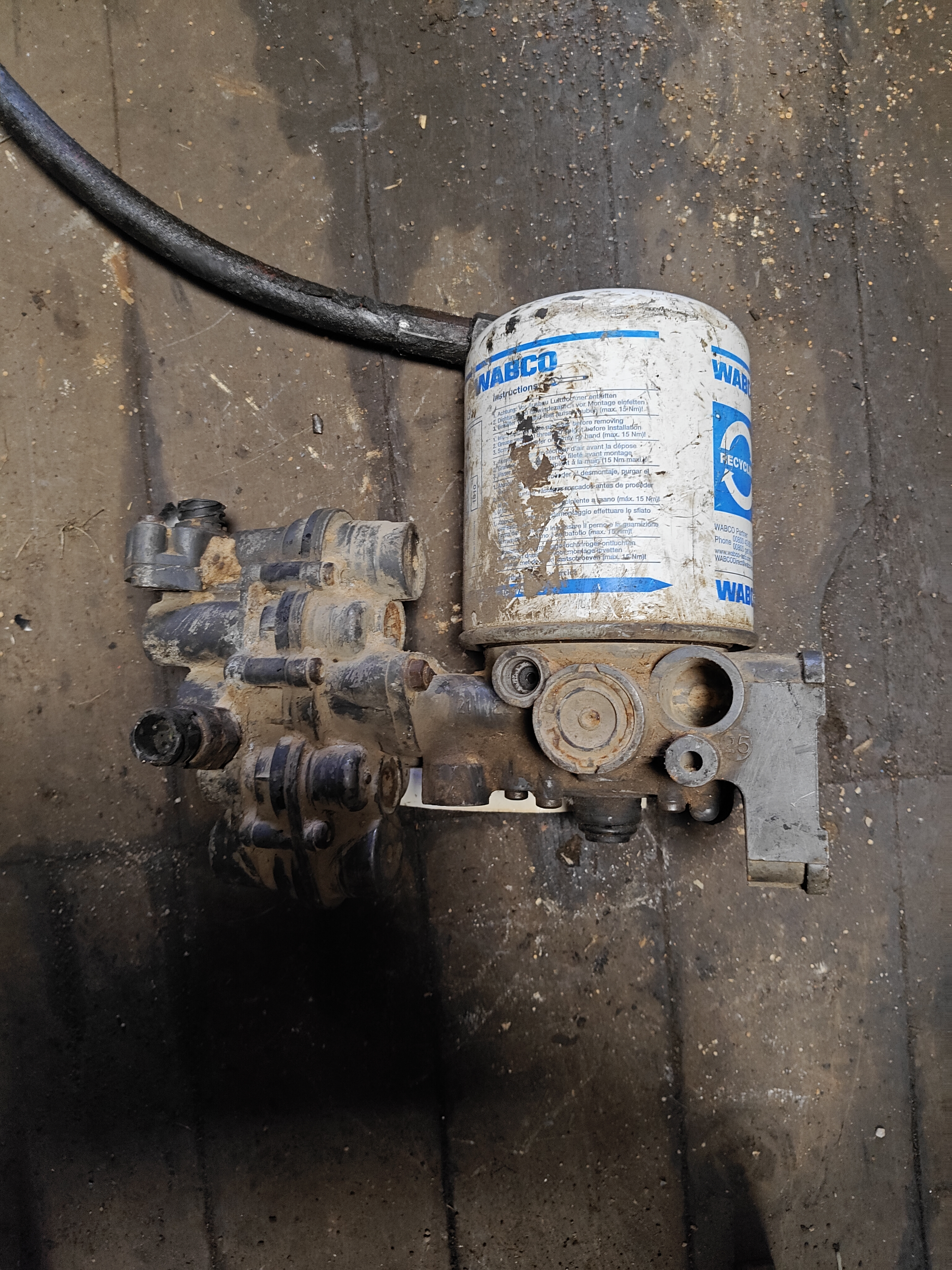 Осушитель воздуха в сборе с 4-х контурным краном Ман тга MAN TGA