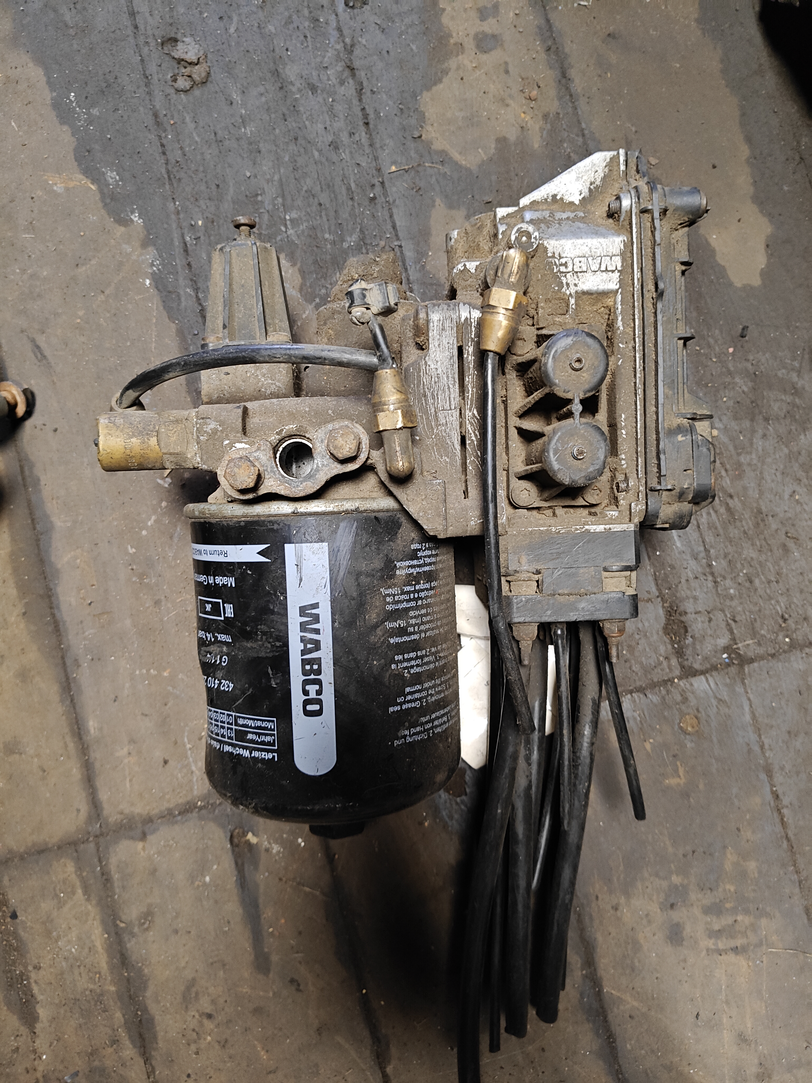 28572  осушитель воздуха 7760054835 2077974 2308777 2307617 2287595 2077976 1928587 1477560 1512030  1928587 Scania скания 5 серии DC1226 HPI