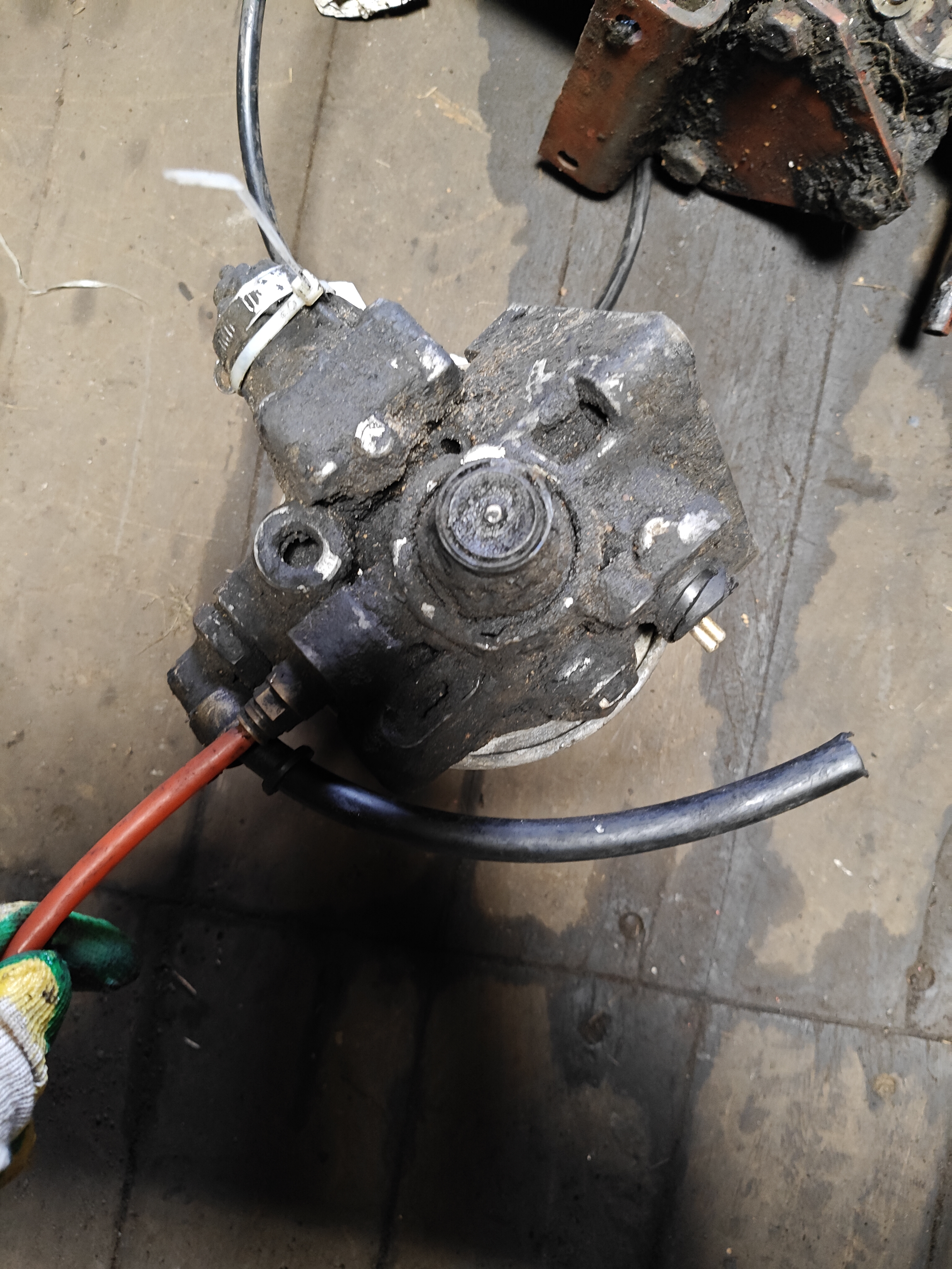 Осушитель воздуха вольво 1082030 8112337 8112336 3035101 3094804 Volvo F12 рессорная