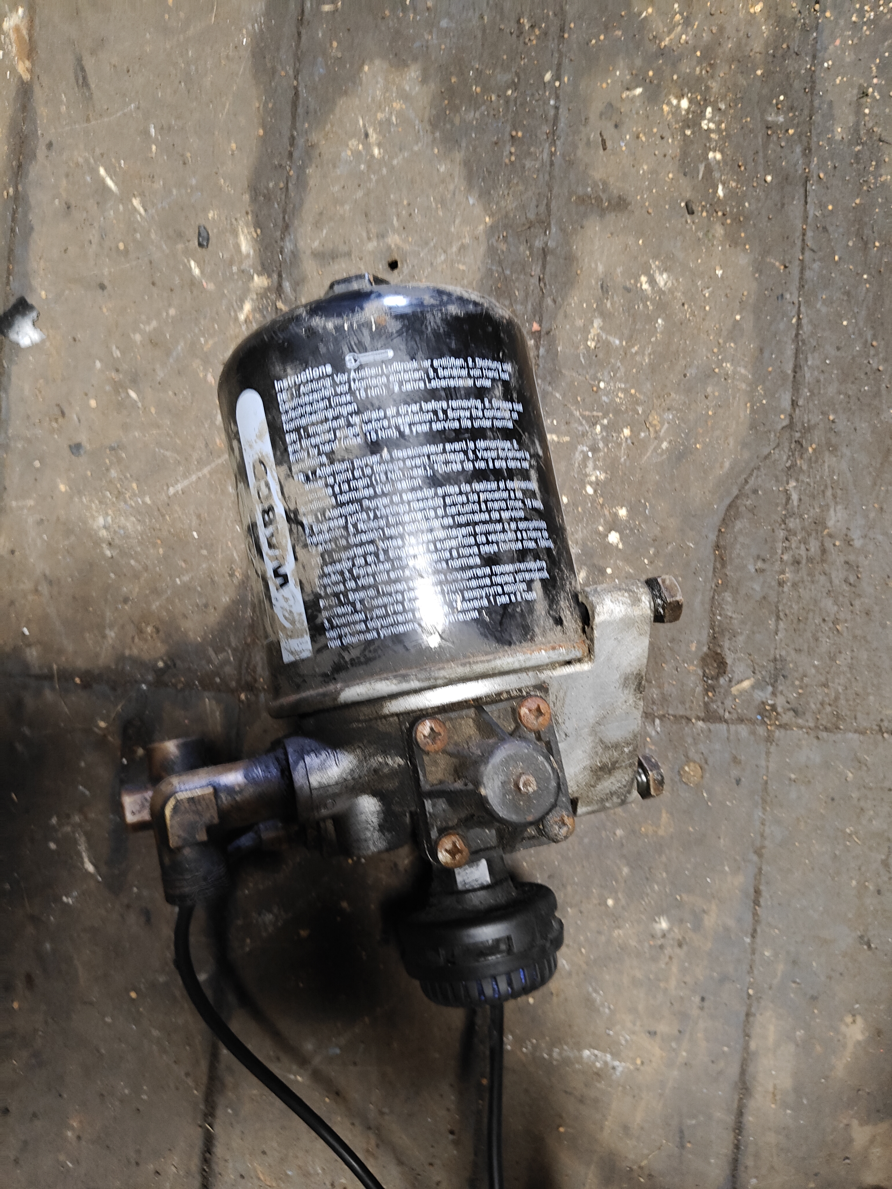 Осушитель воздуха скания 2057999 Scania R144 DSC1413