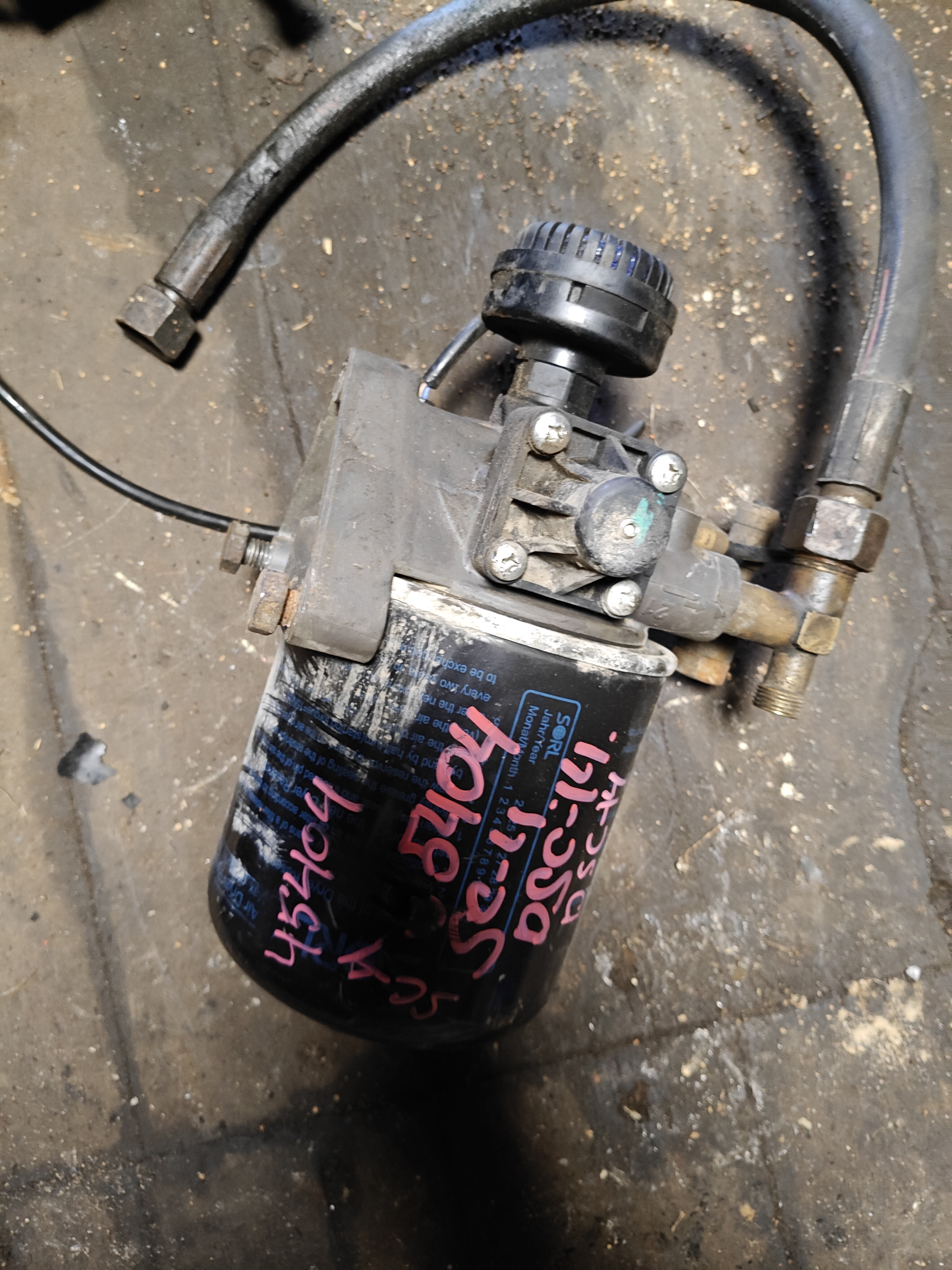 Осушитель  воздуха пневмосистемы Скания Scania R144 DSC-1415 9325100090