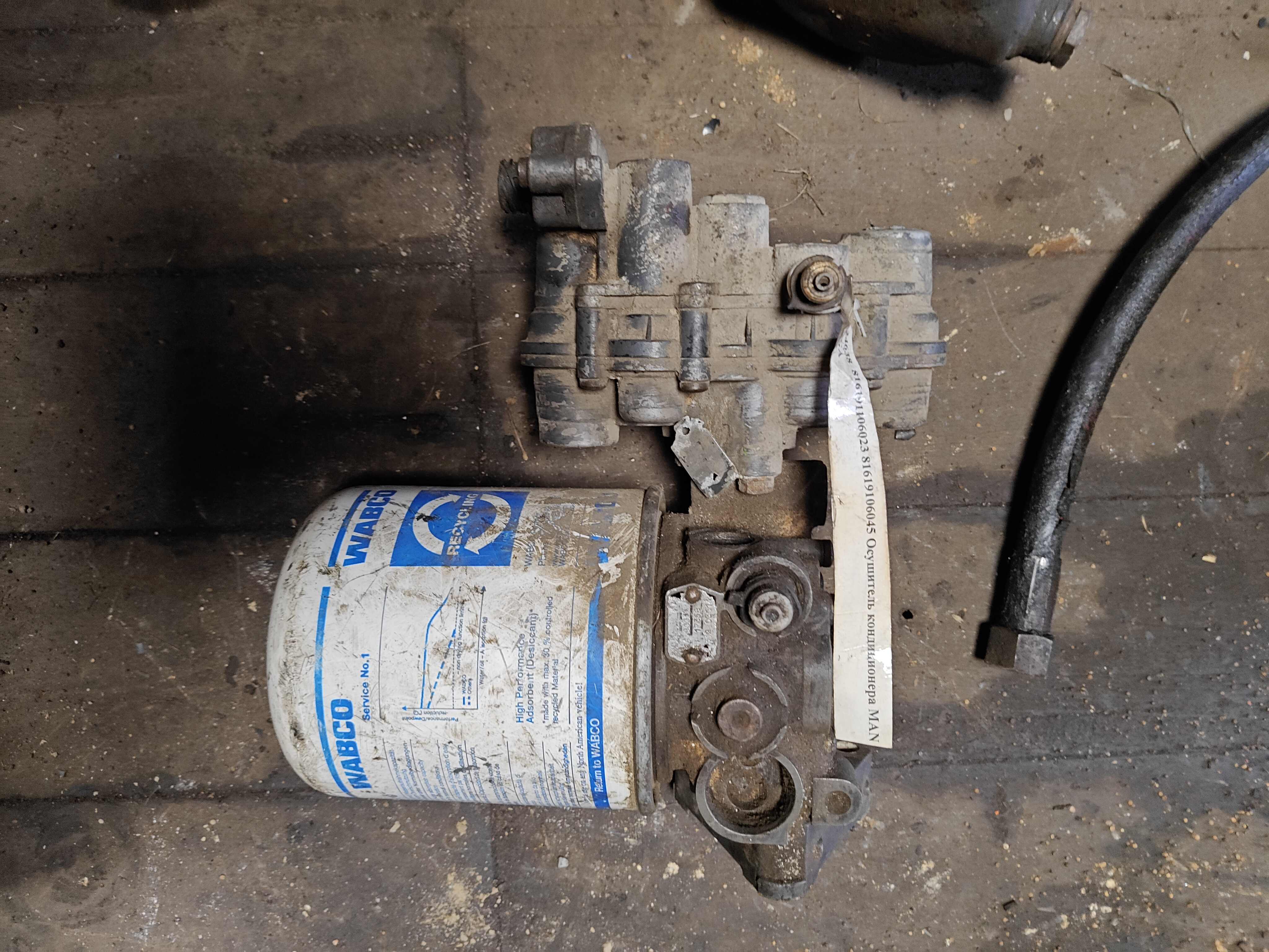 Осушитель воздуха в сборе с 4-х контурным краном Ман тга MAN TGA