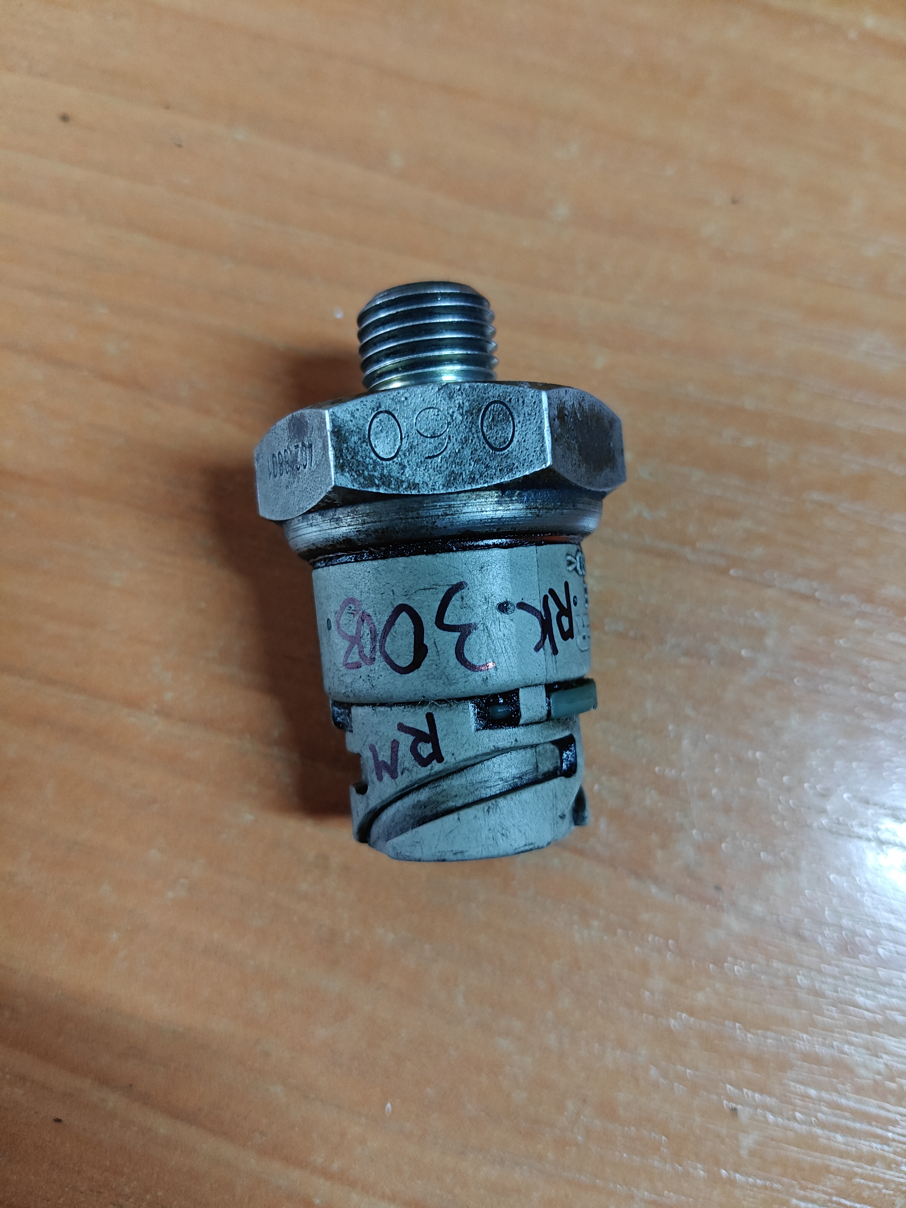 Датчик давления масла Renault Midlum Premium/TR/PR-2004Kerax 1997 Magnum-2005 5010398062 40218801