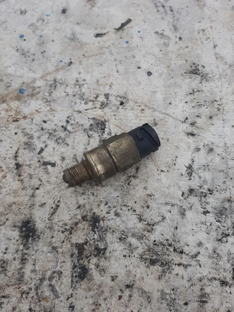 Датчик блокировки дефференциала 1449591 DAF95XF