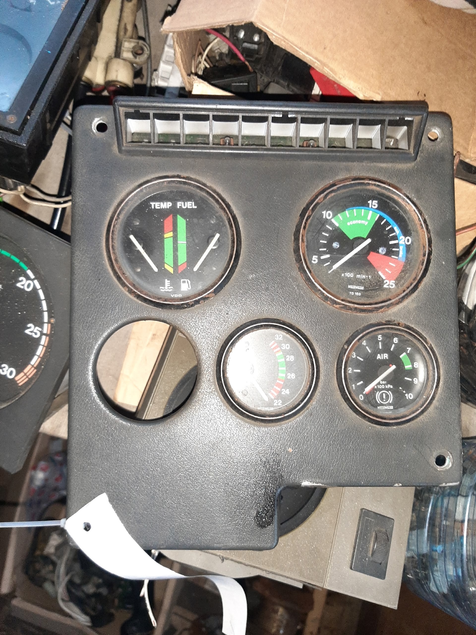 Панель приборов VOLVO F12