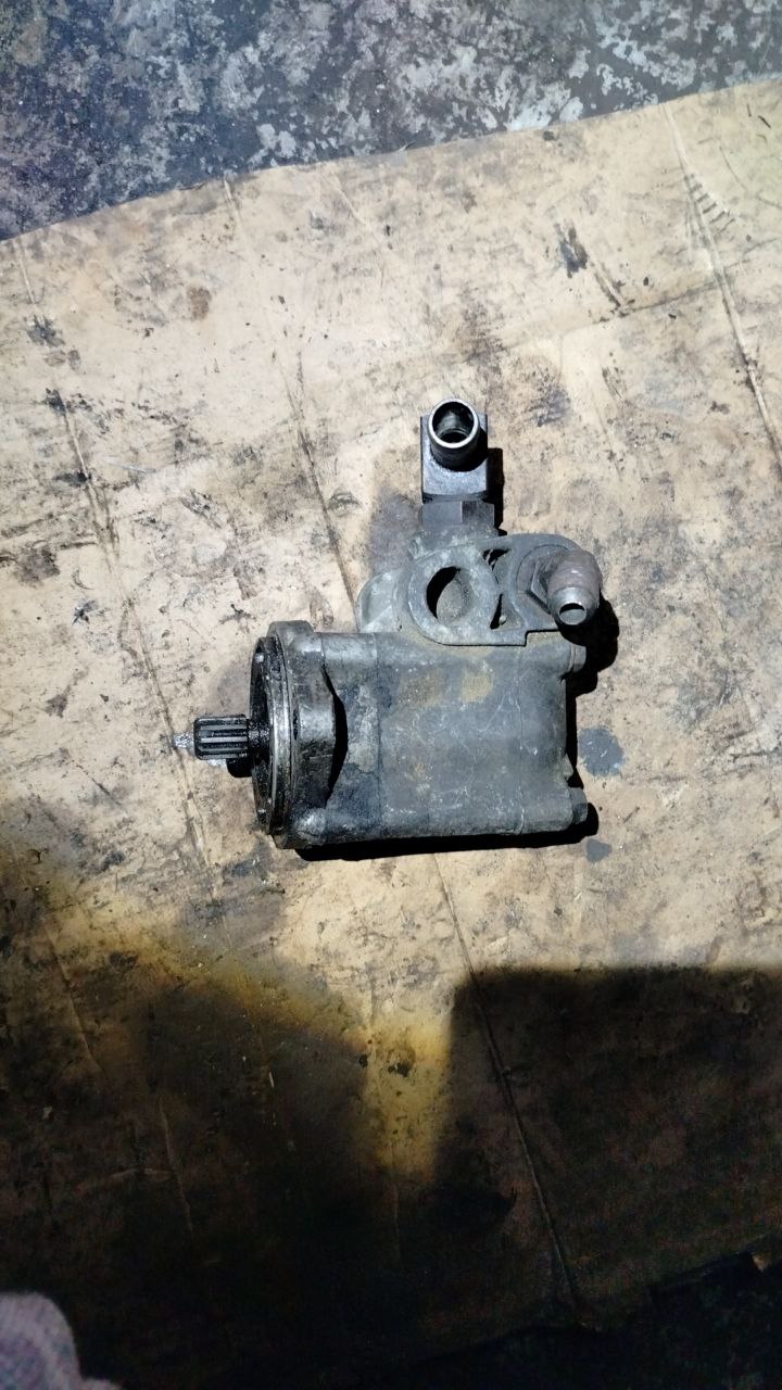 Насос ГУРа Renault Magnum Mack