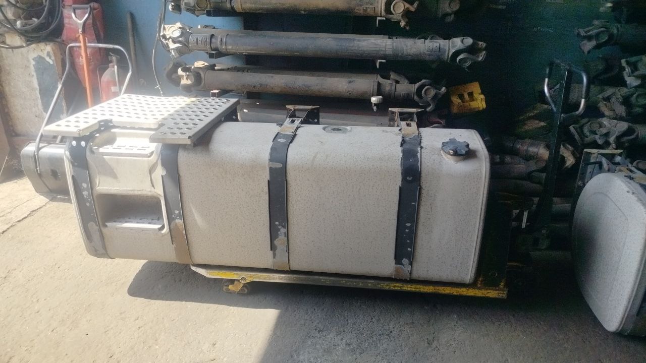 Бак топливный в сборе Renault / Volvo "D-образный" 195см 770 литров