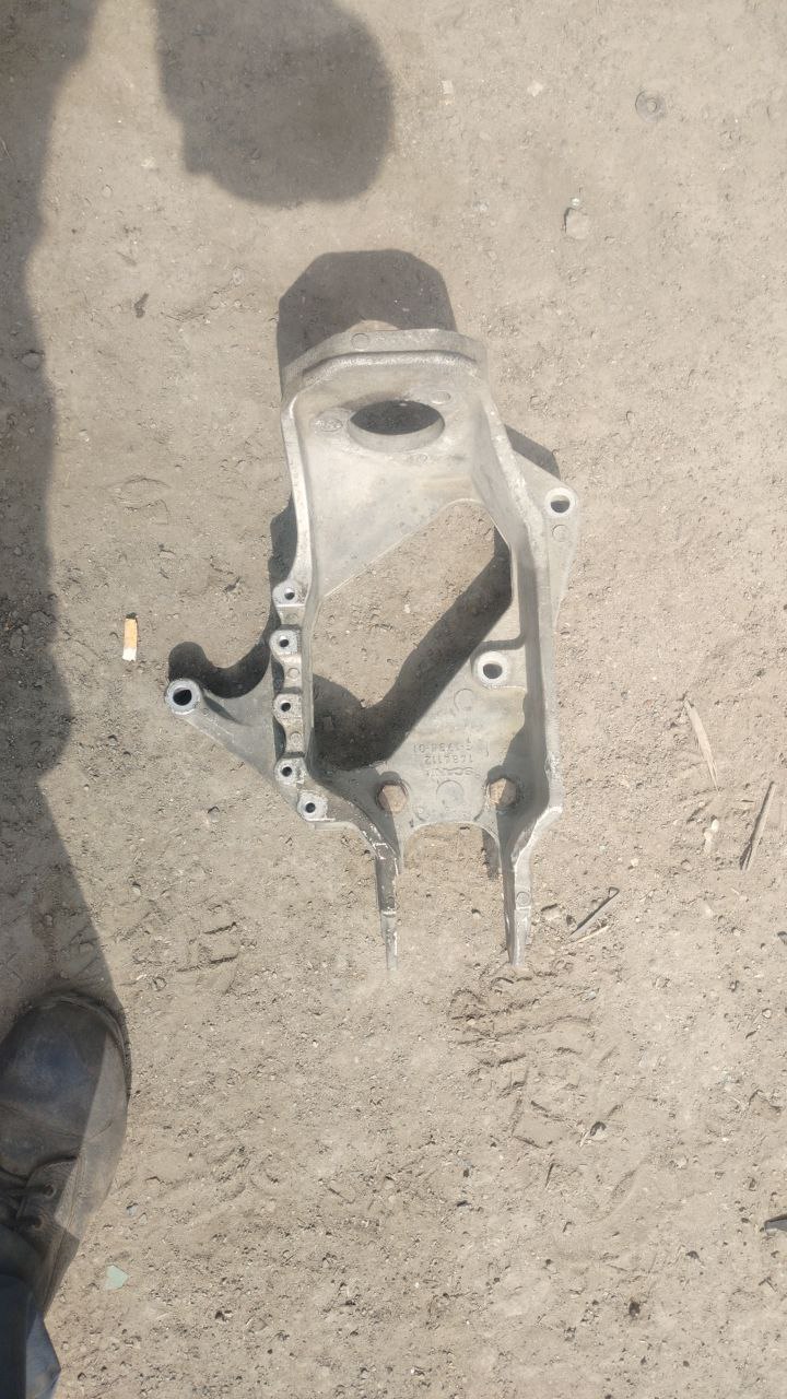 Кронштейн амортизатора кабины Scania.