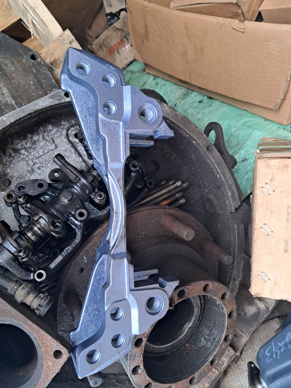 Скоба суппорта man tgl