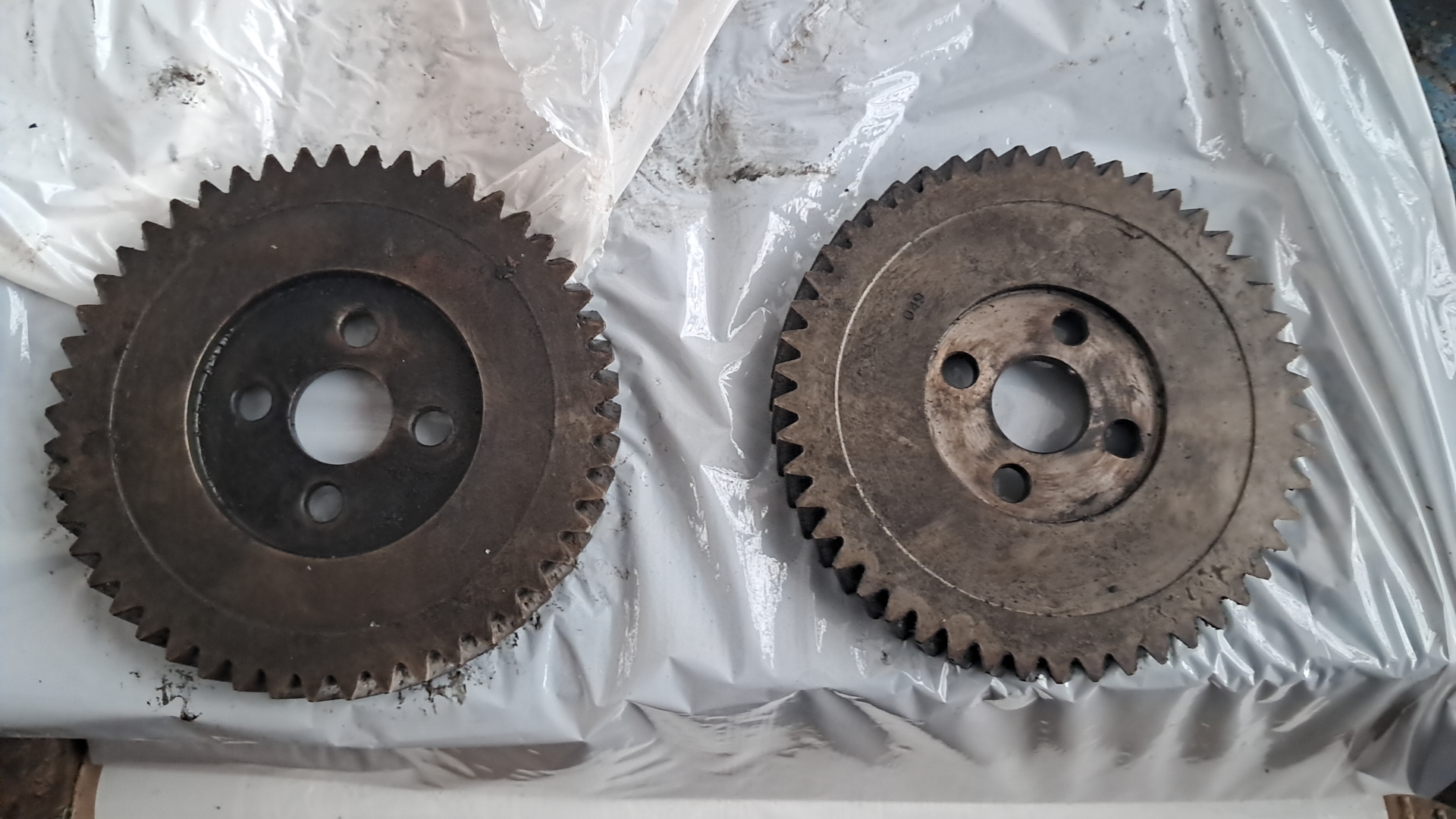 Шестерня распредвала 4 дырки 2865 и 2866