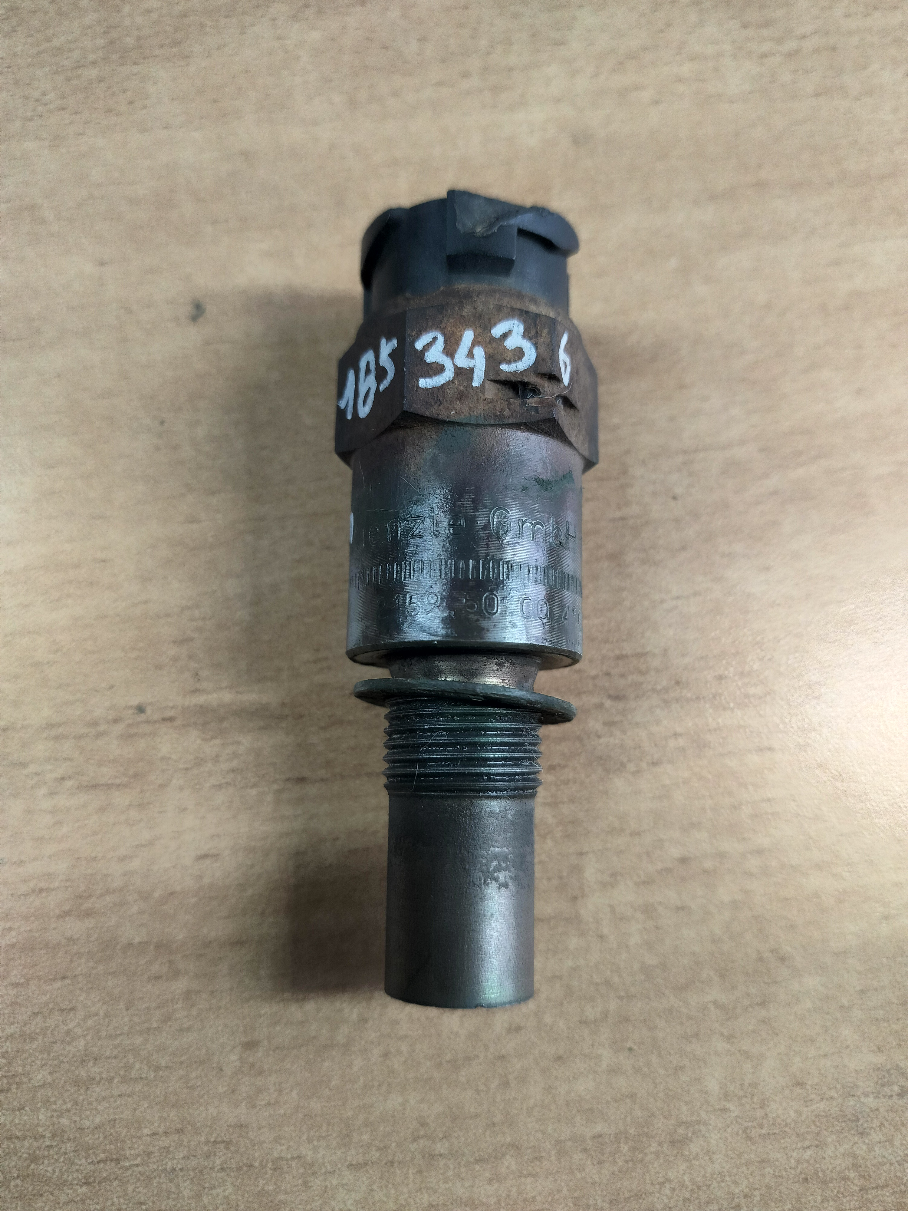 Датчик скорости КПП Scania 4 серии 215950004501 2159 5000 4501 1853436 VDO 35 мм