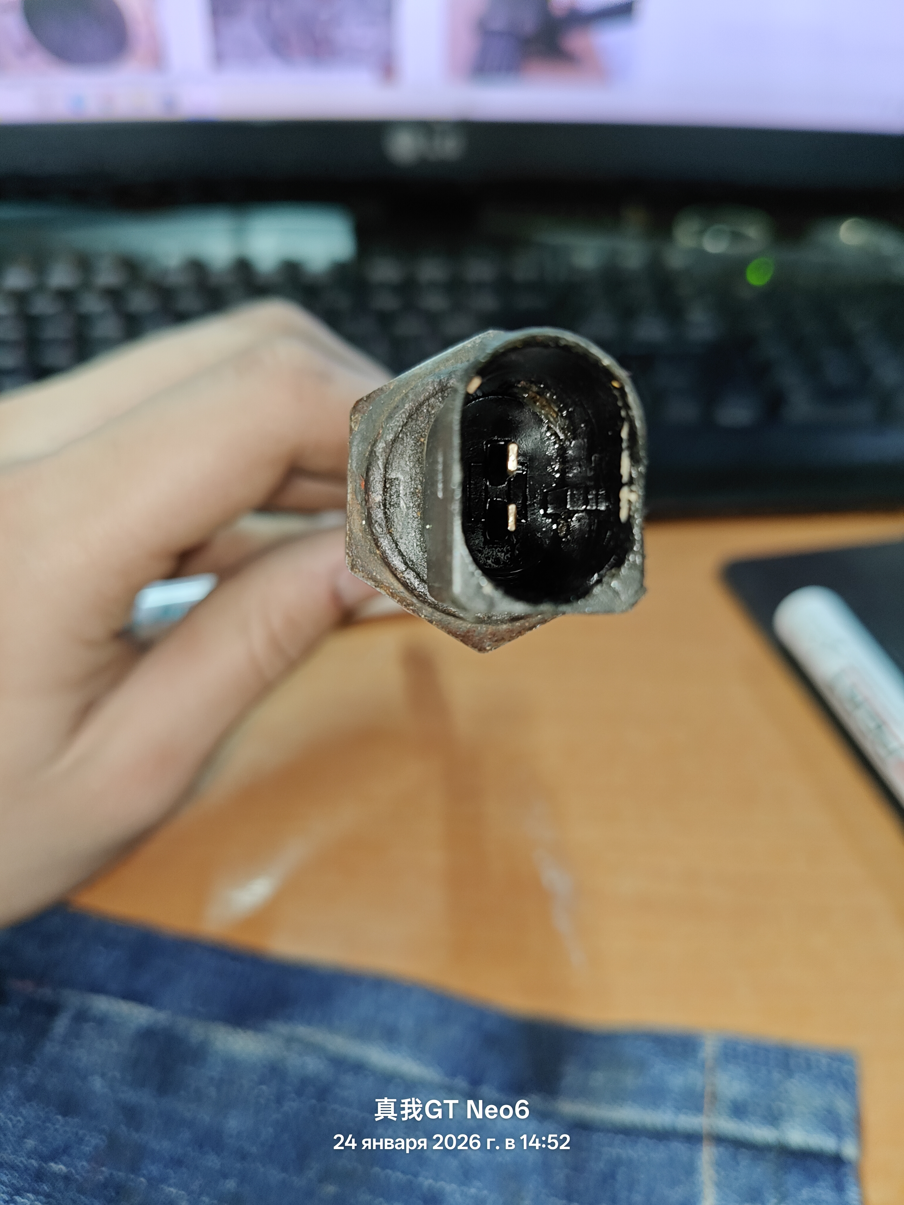 Датчик уровня масла Mercedes-benz Actros MP2 MP3 A0041539428