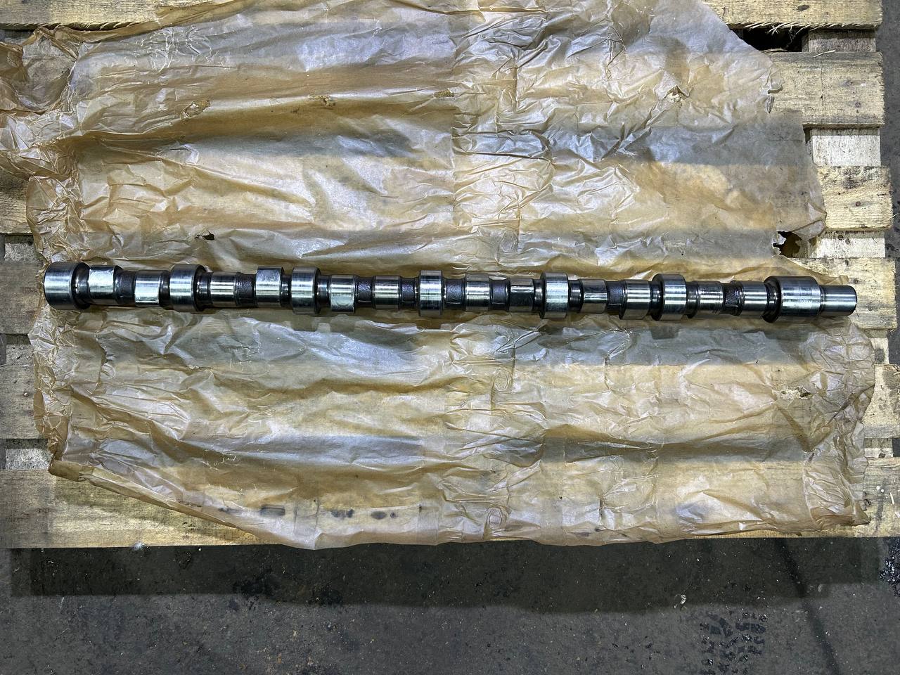 Распредвал IVECO Magirus 8460 61317761 *БЕЗ ШЕСТЕРНИ*