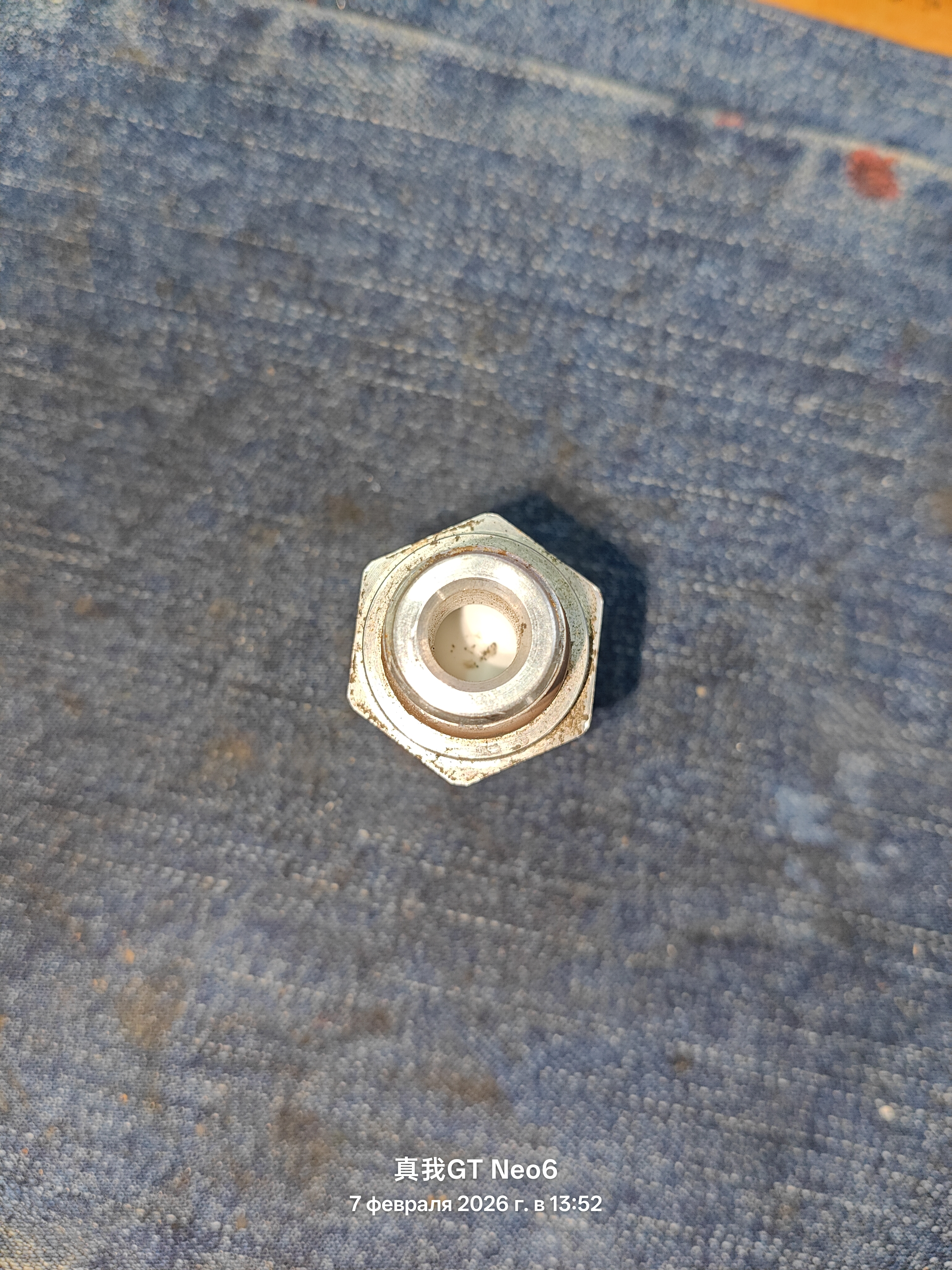 датчик давления масла Volvo FH12 FH13 FM12 FH16 21634024 20886108 21540602 85139619