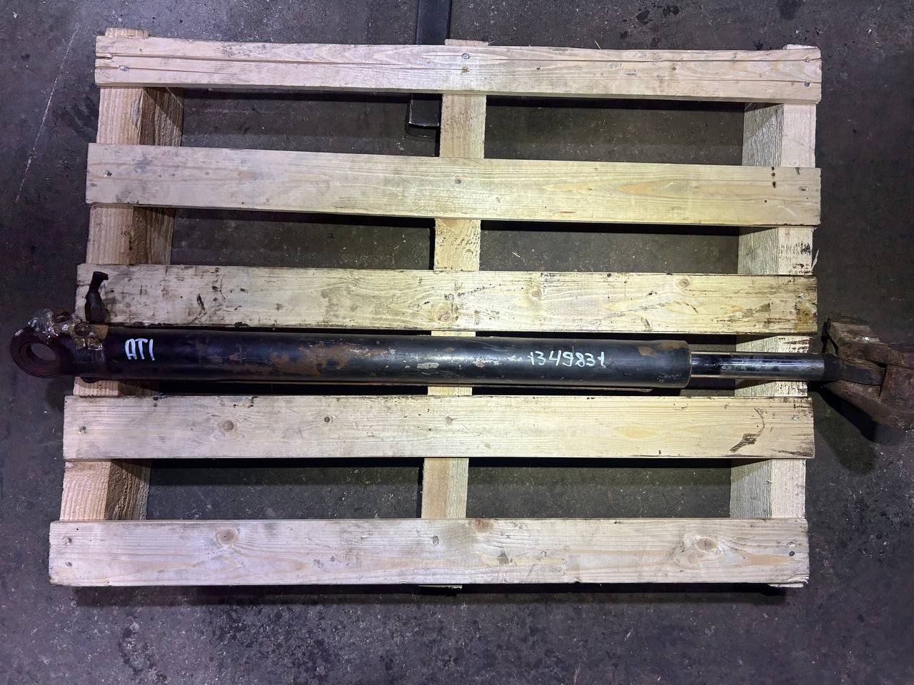 Цилиндр подъема кабины DAF ATi 1349831