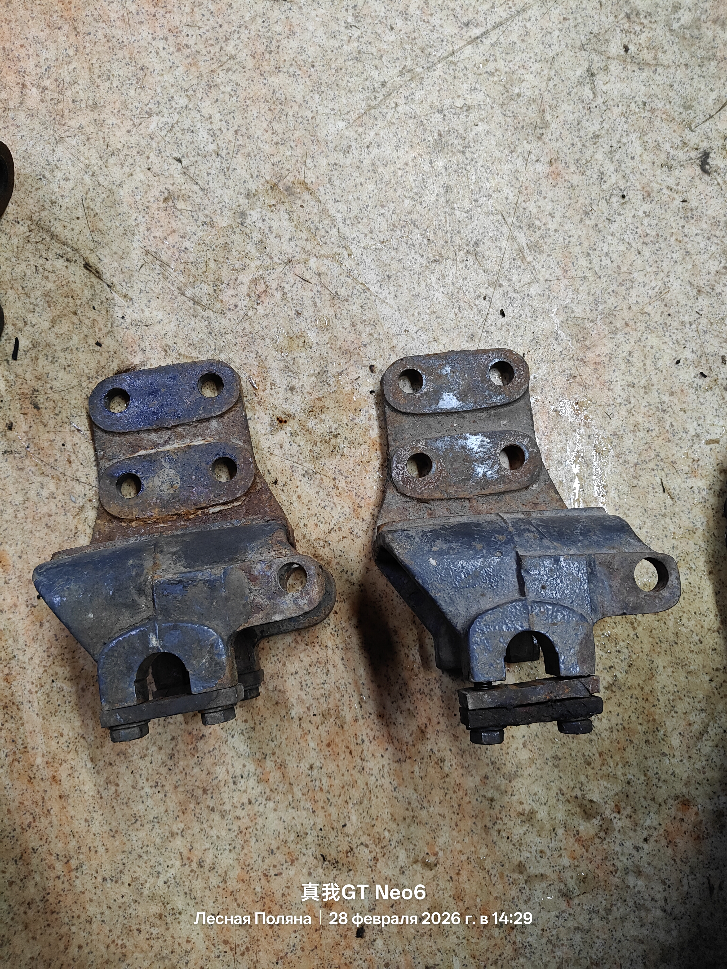 21240 кронштейн передний рессоры передний левый 1396615 DAF