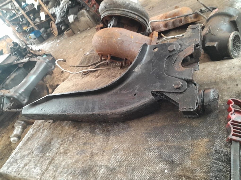 Кронштейн замка кабины скания 5R